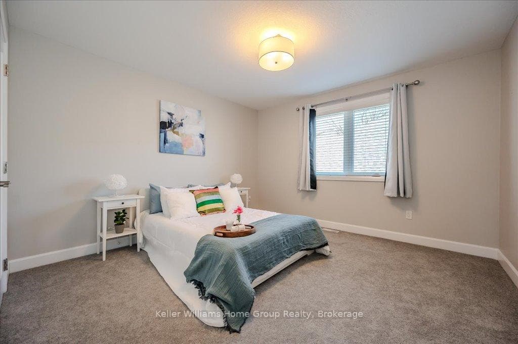 479 St George Street photo 28