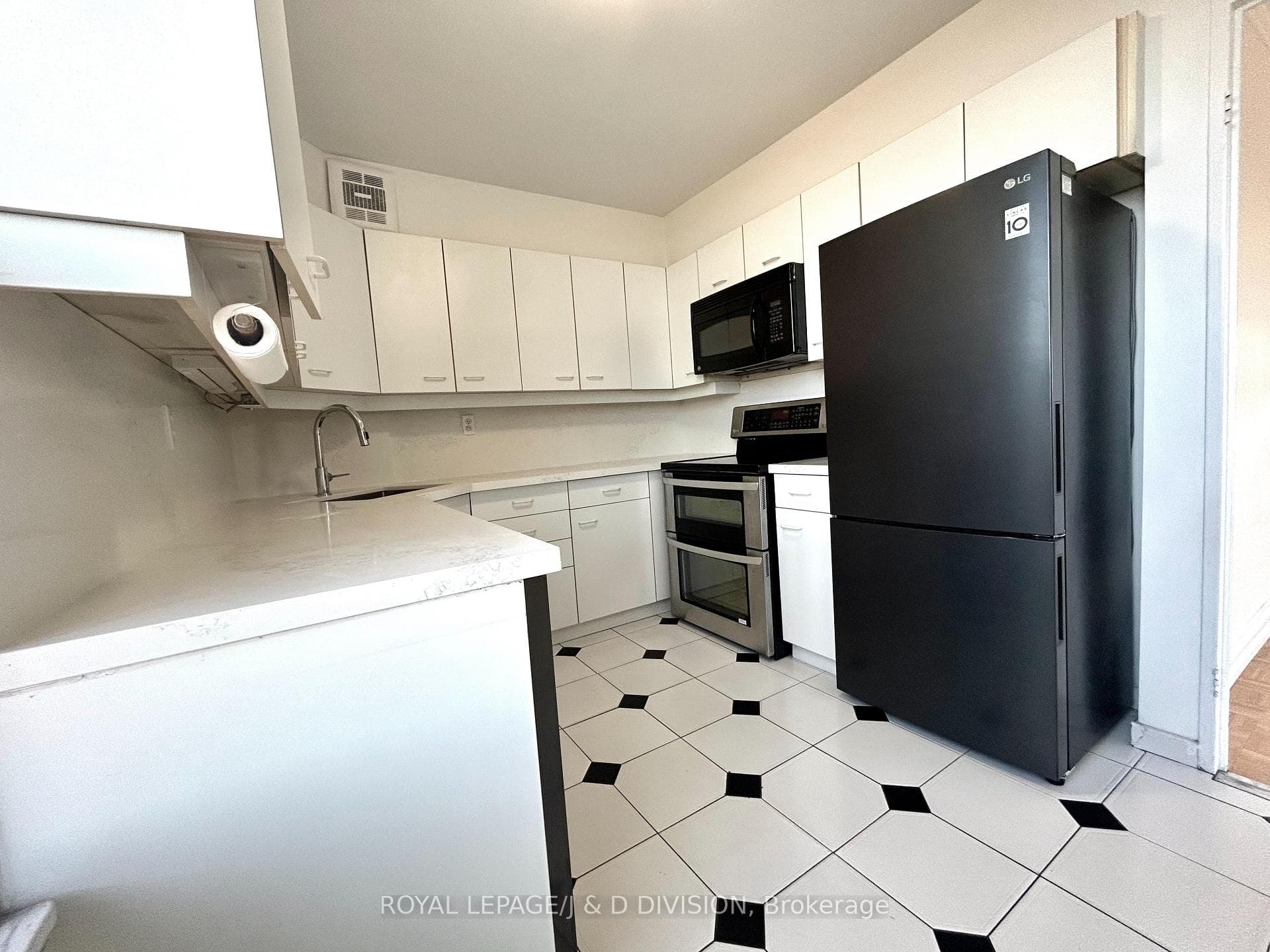 980 Broadview Avenue Unit 505 photo 4