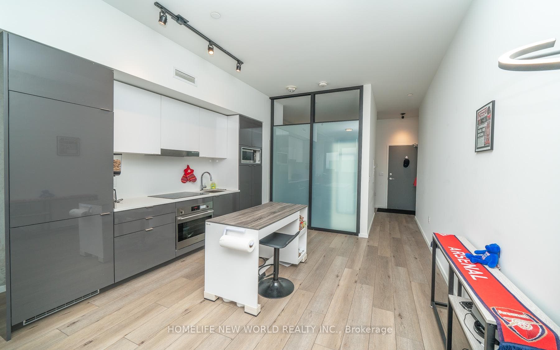 21 Lawren Harris Square Unit PH09 photo 12