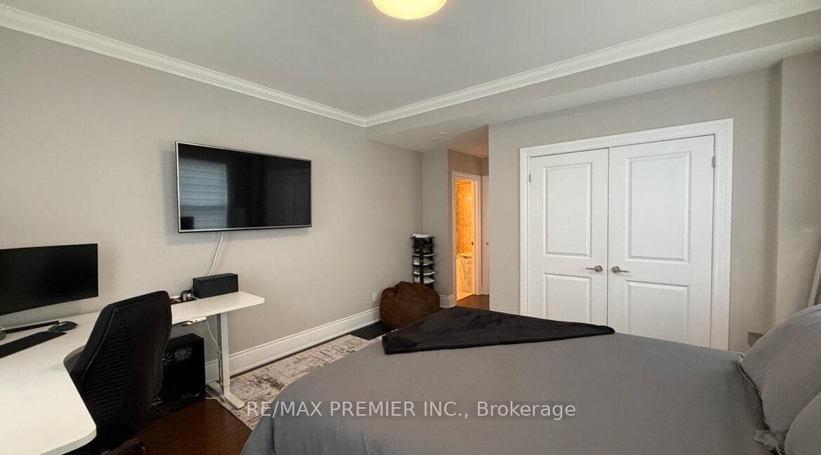 10360 Islington Avenue Unit 212 photo 9