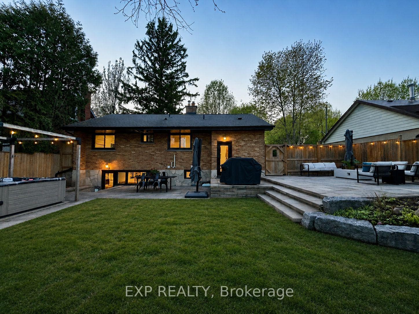 11 Armstrong Street photo 44