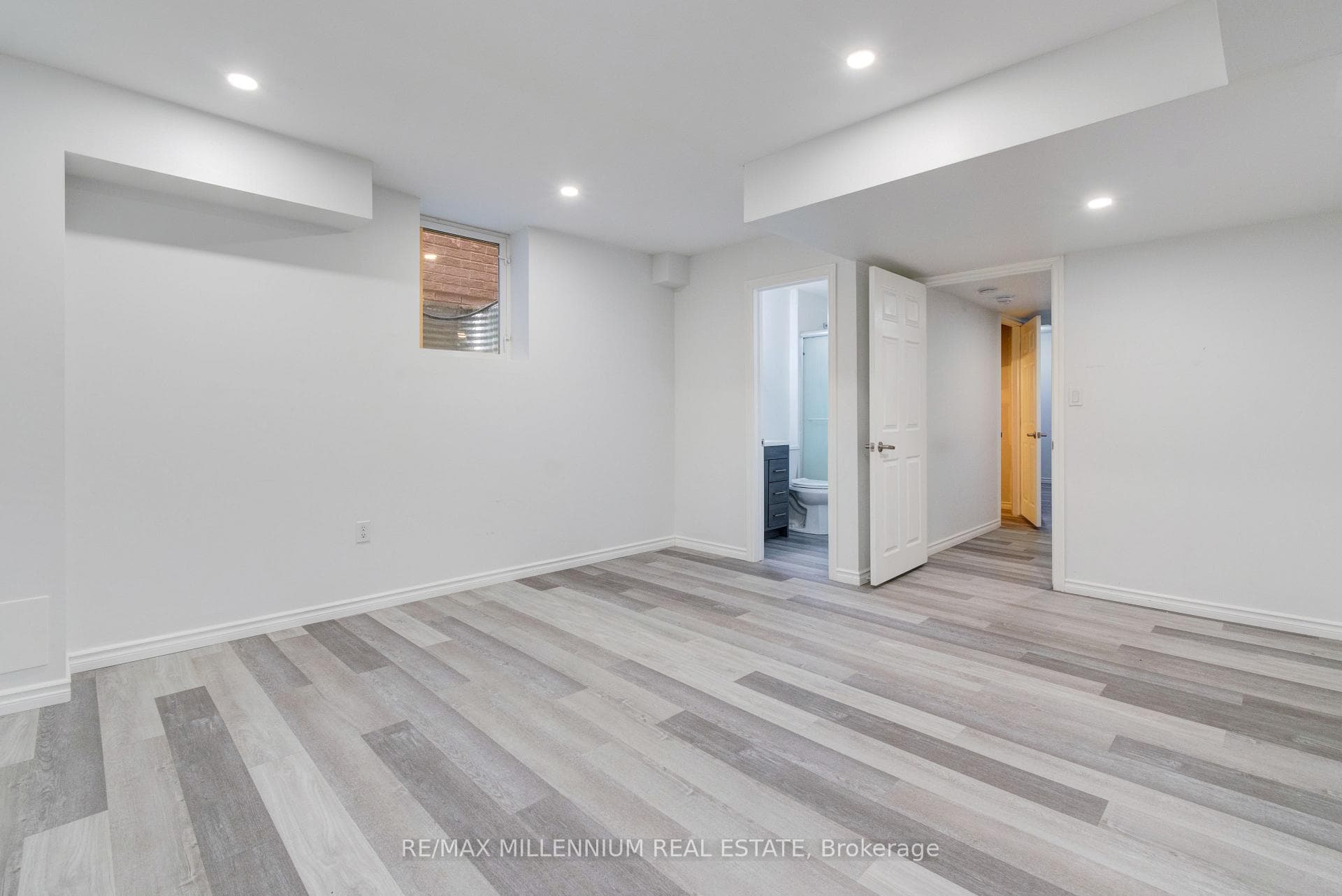 481 Bessborough Drive photo 16