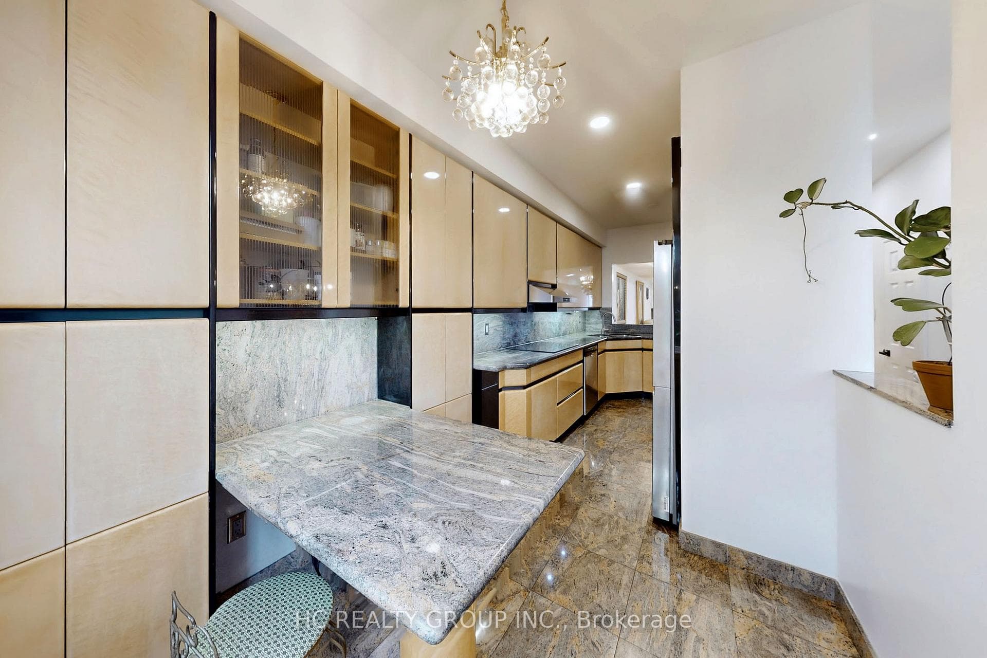 492 Macpherson Avenue photo 13