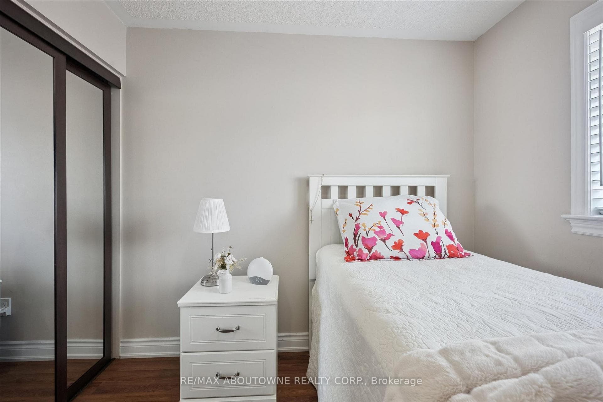 5449 Rochelle Way photo 21