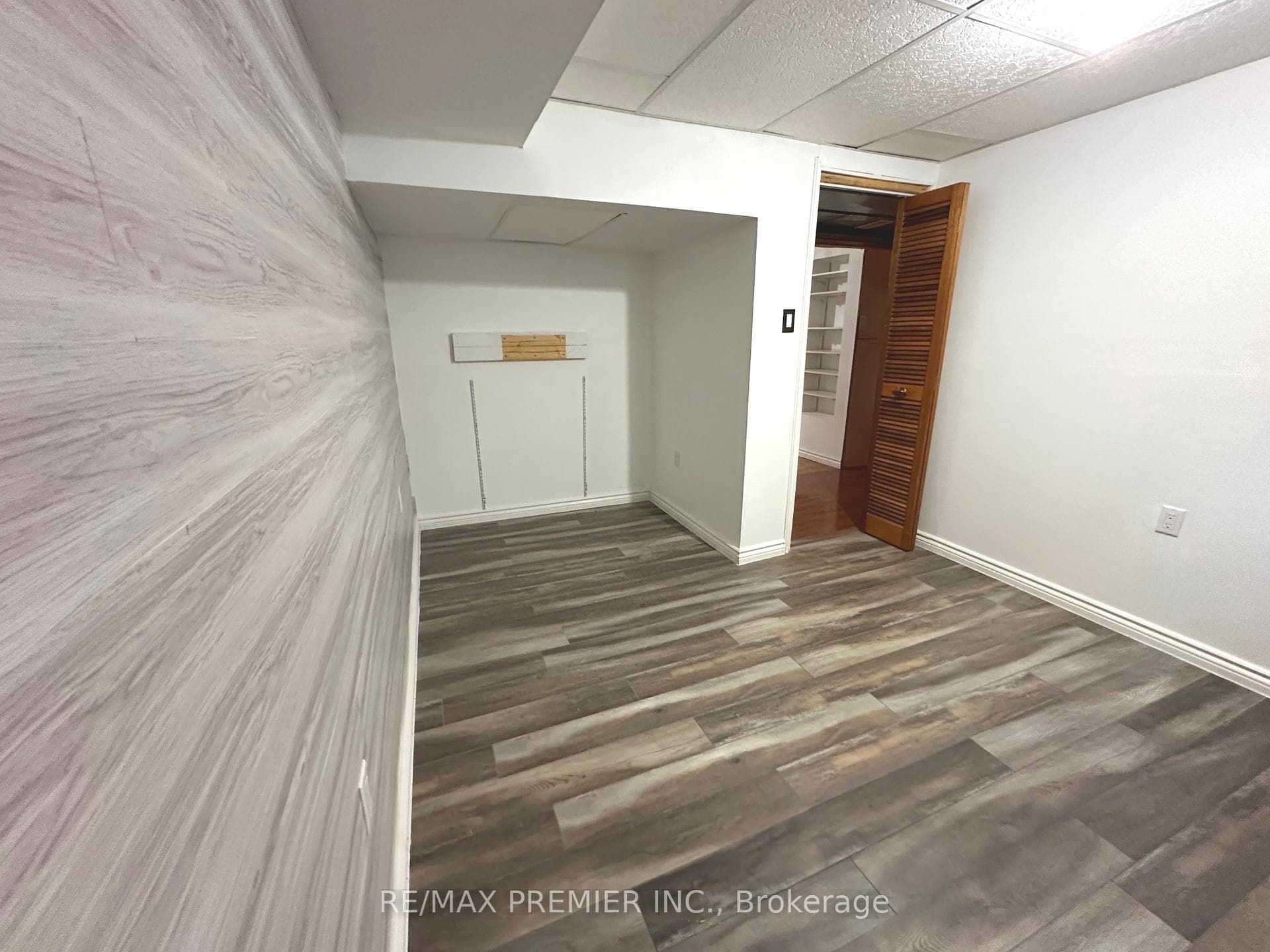 98 Shephard Avenue photo 28