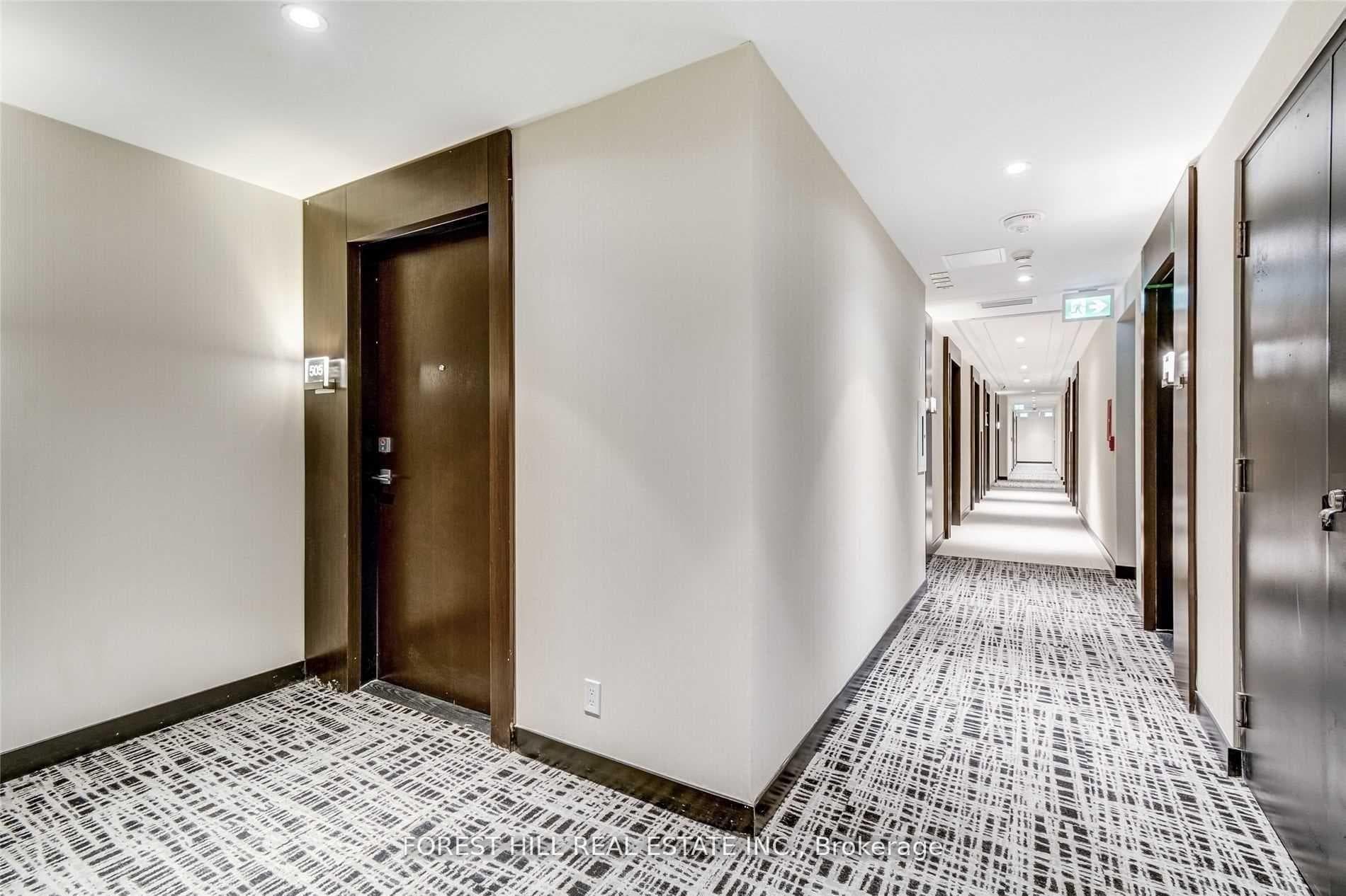 2221 Yonge Street Unit 5501 photo 2