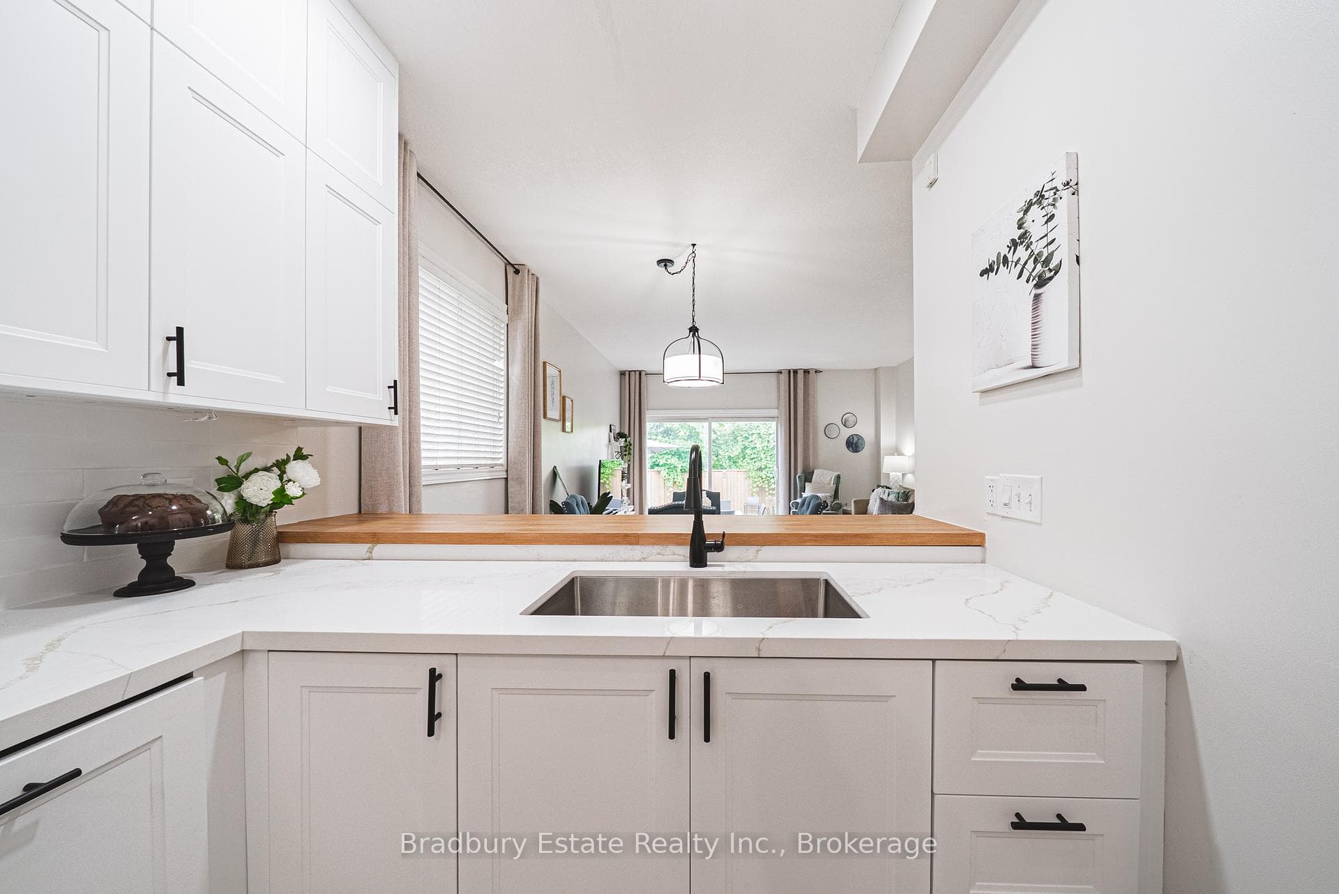 1401 Treeland Street photo 5