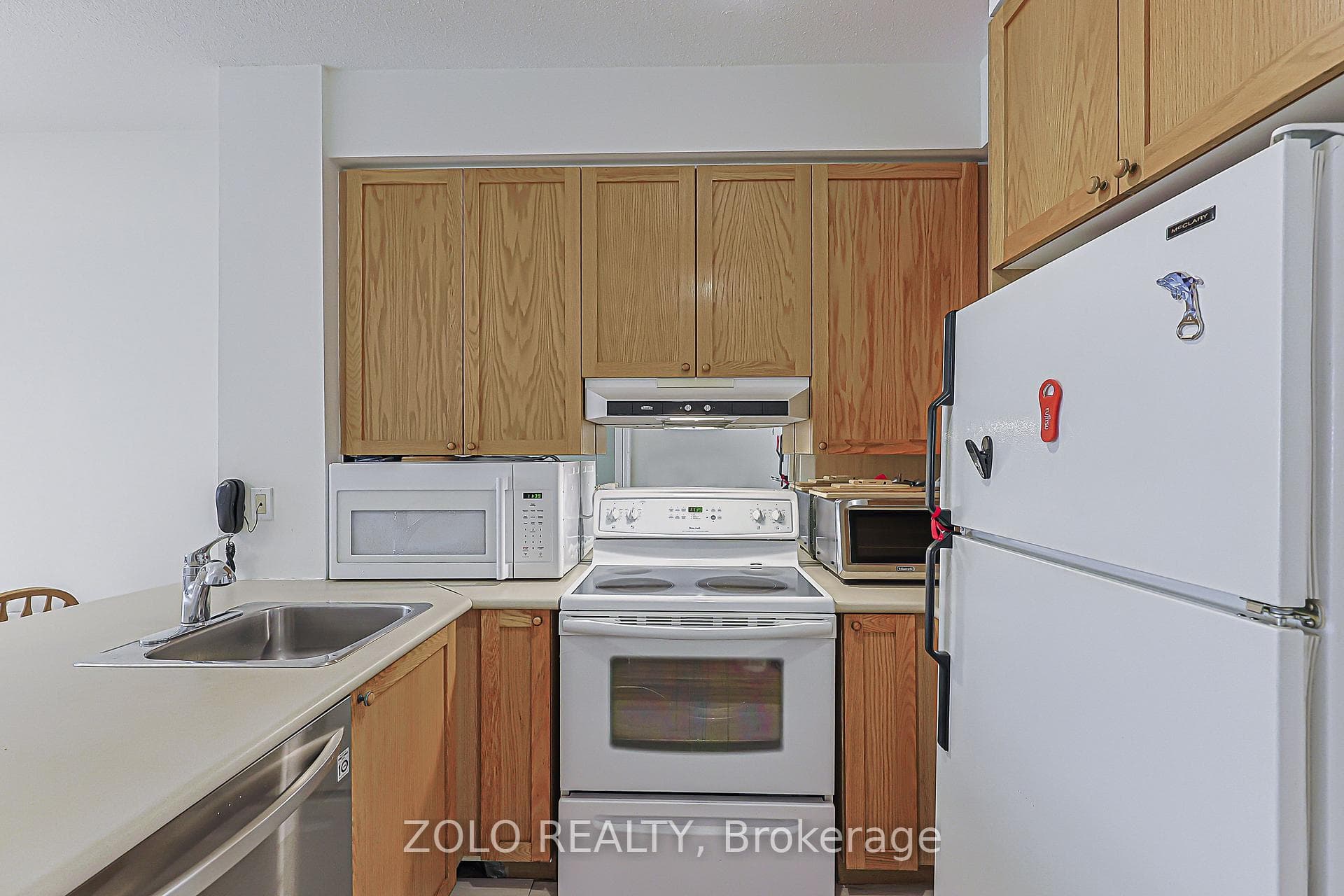 555 Yonge Street Unit 804 photo 6