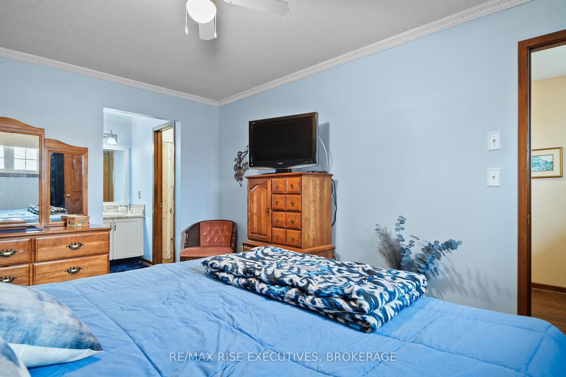 127 Nicholson Crescent photo 24