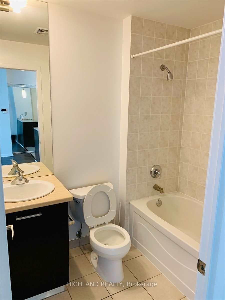 37 Grosvenor Street Unit 3201 photo 6