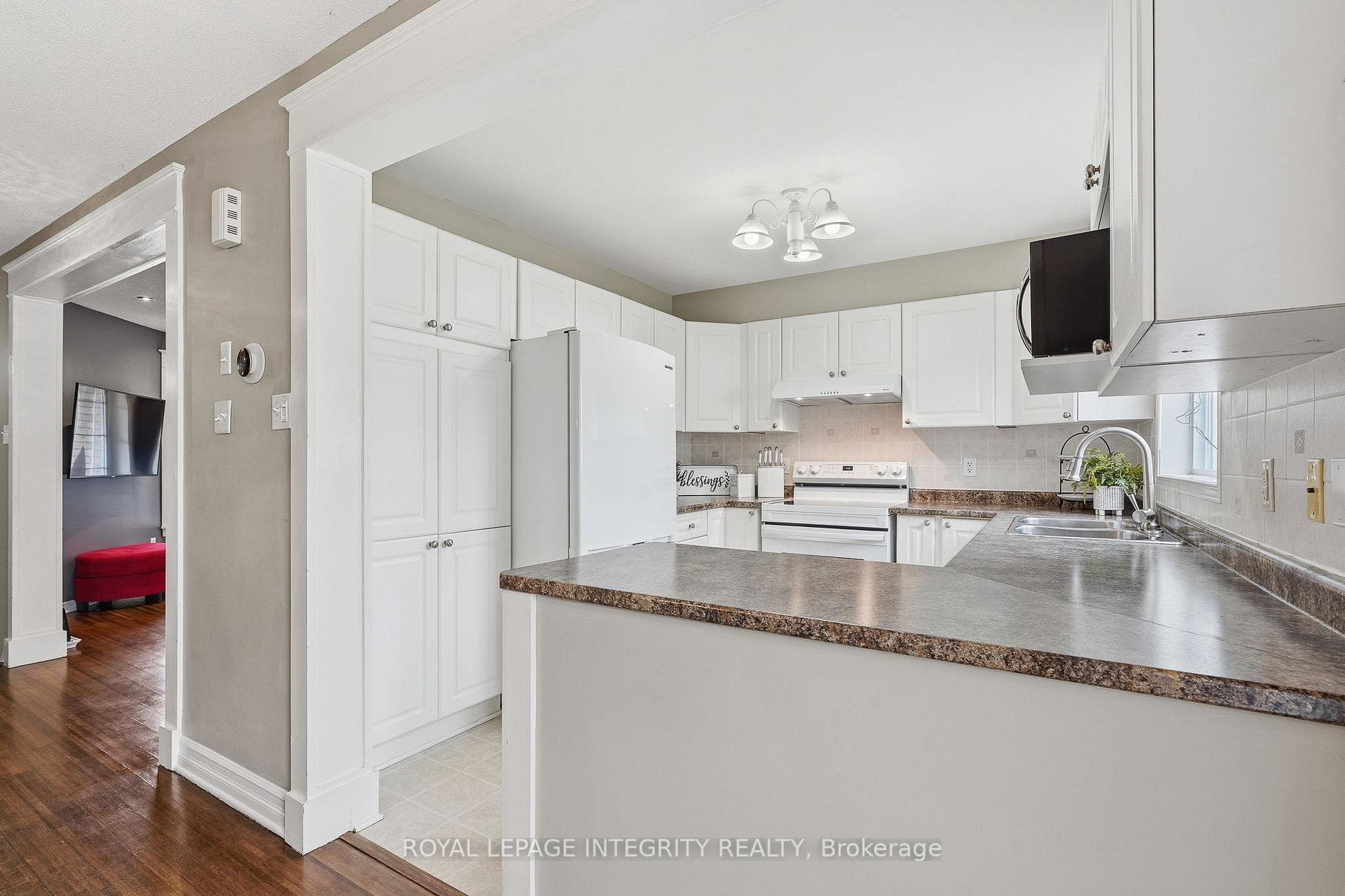 1073 Brasseur Crescent photo 13