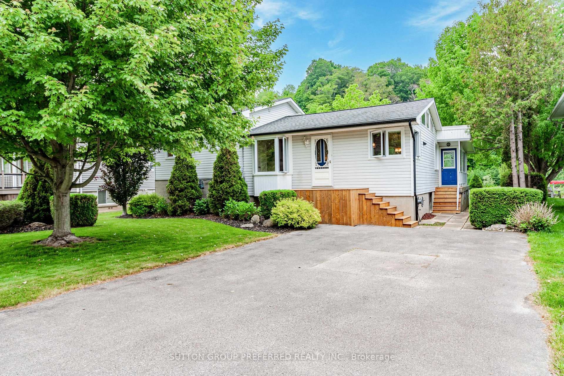 3270 Colin Street photo 1