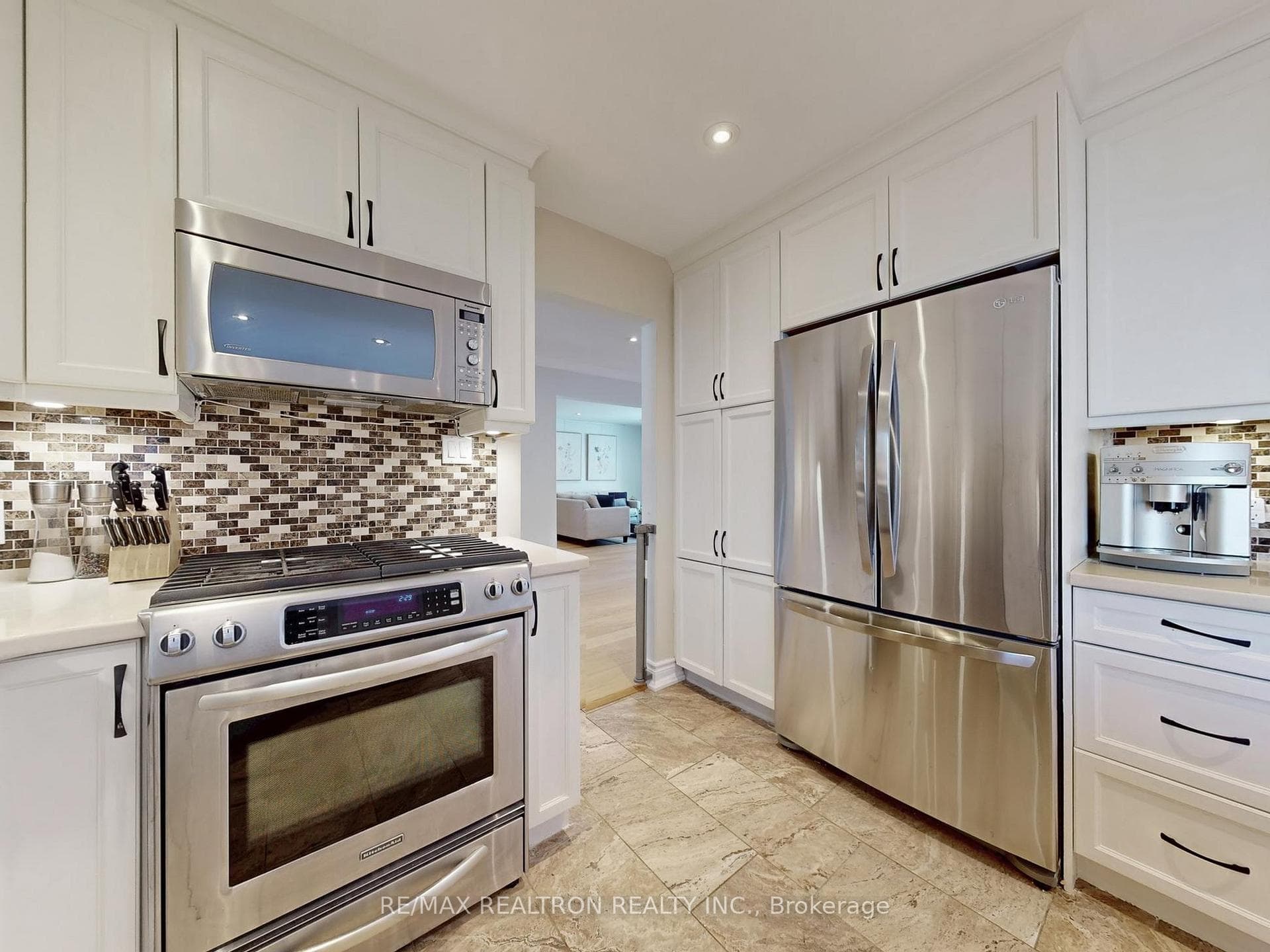 40 Eastlea Crescent photo 8