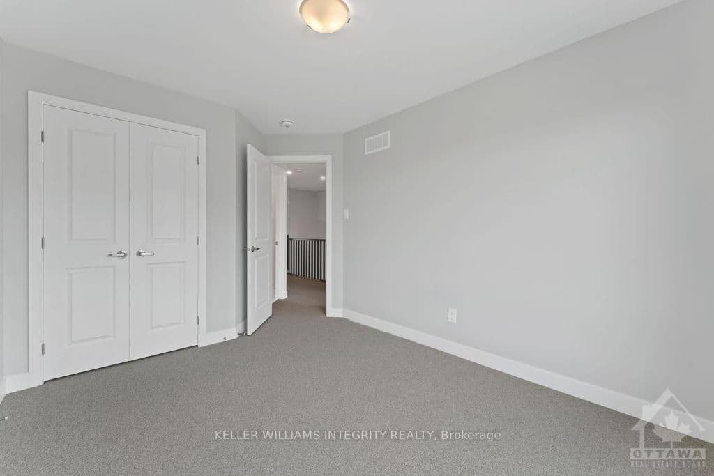 127 BRISTOL Crescent photo 24