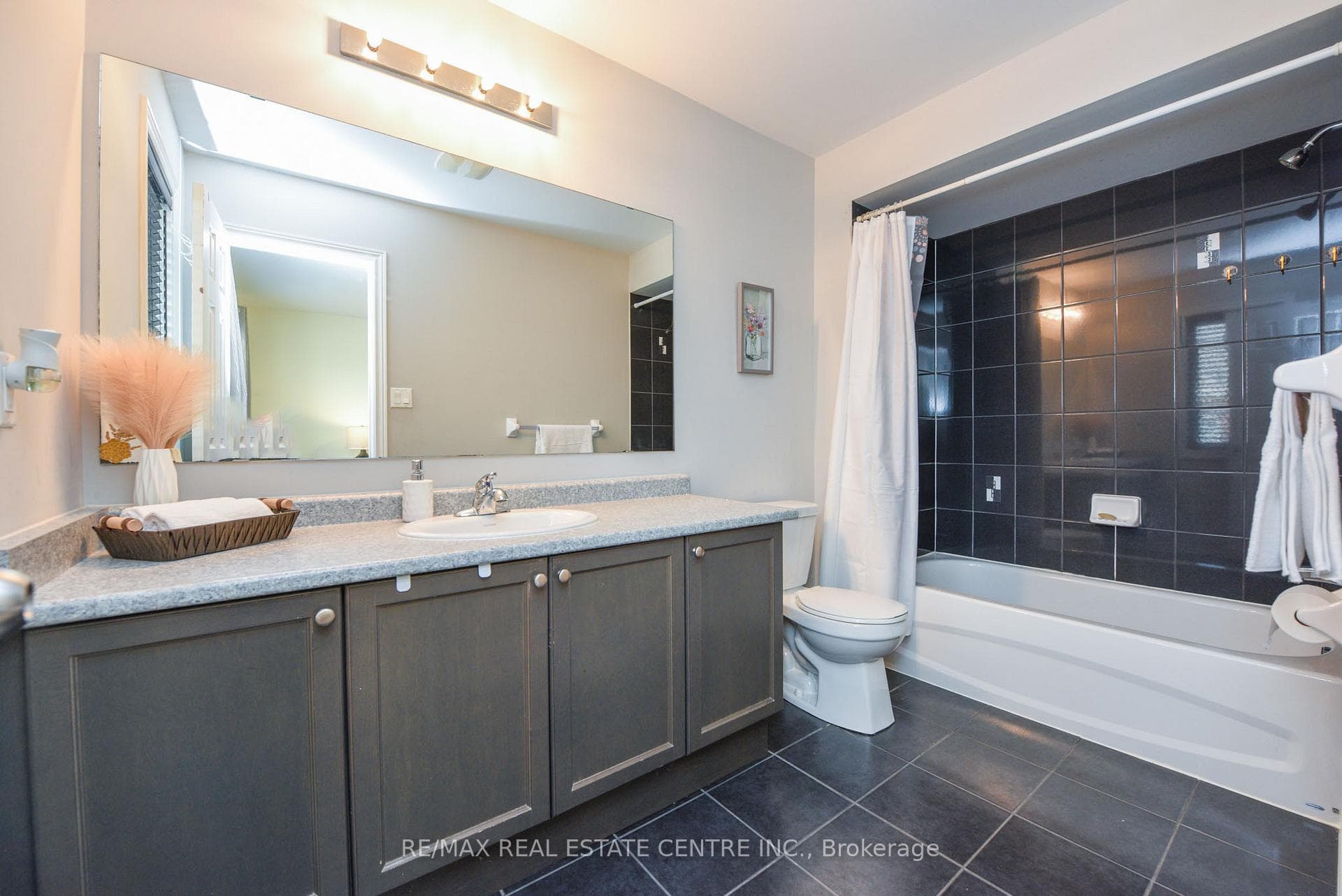 682 Megson Terrace photo 20