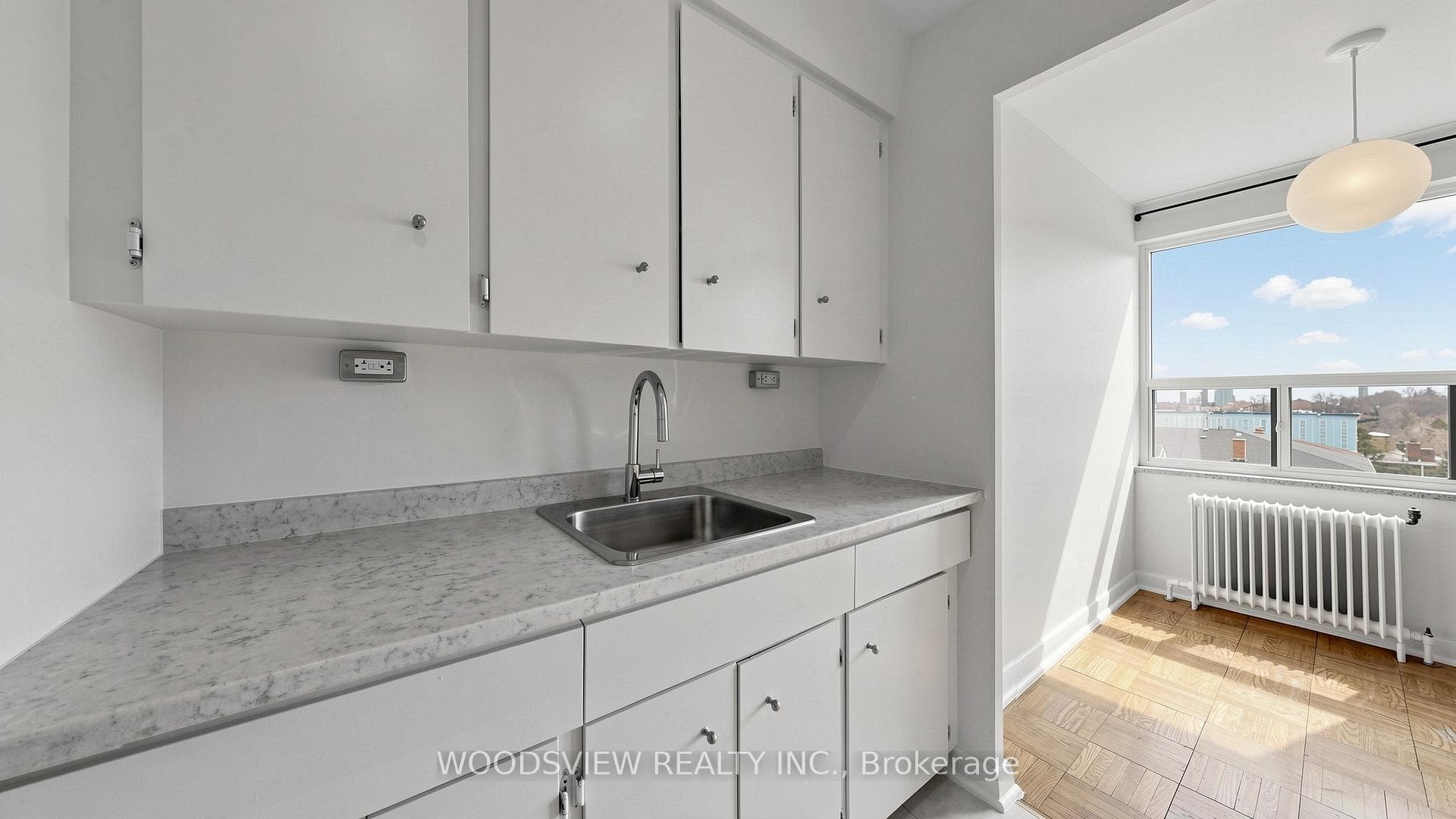 554 Harvie Avenue Unit 14 photo 9