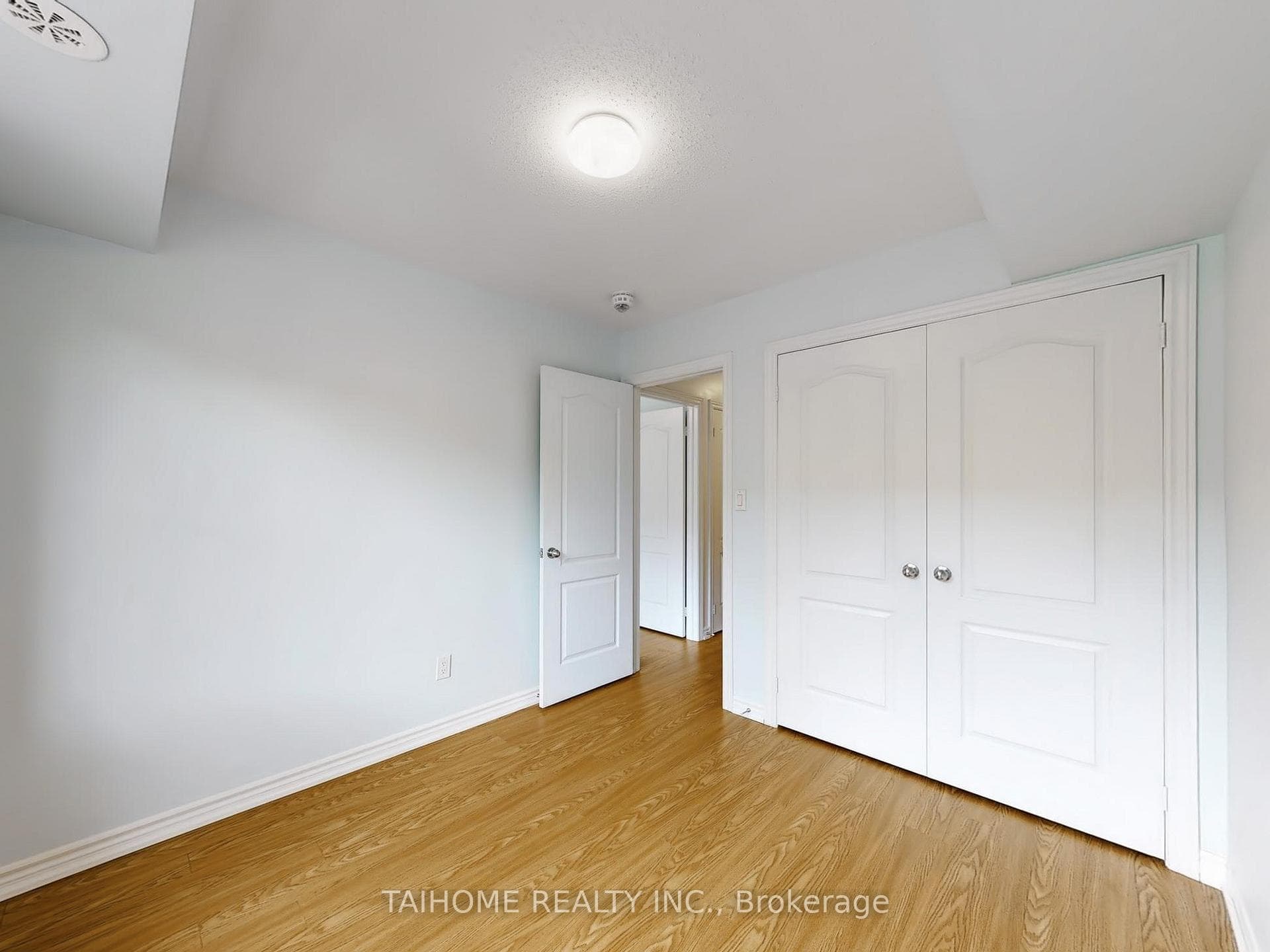 8 Eaton Park Lane Unit 3 photo 29