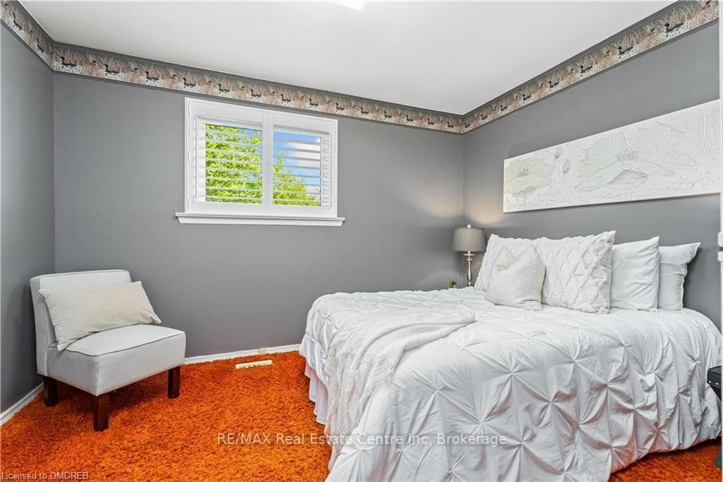 280 BLUEJAY Crescent photo 28