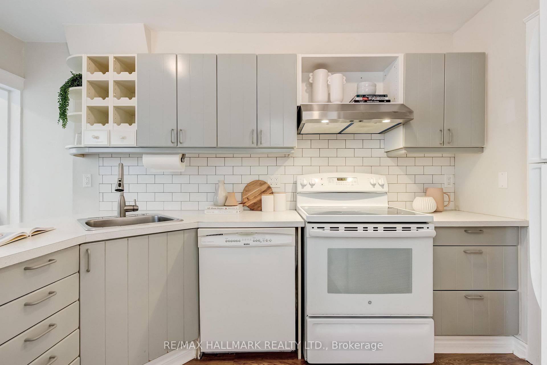 81 Scarboro Beach Boulevard photo 12