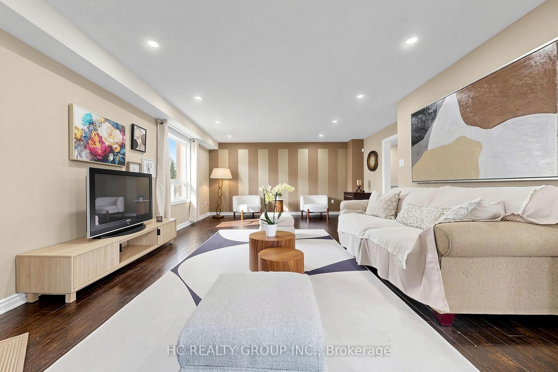 84 Viewmark Drive photo 12
