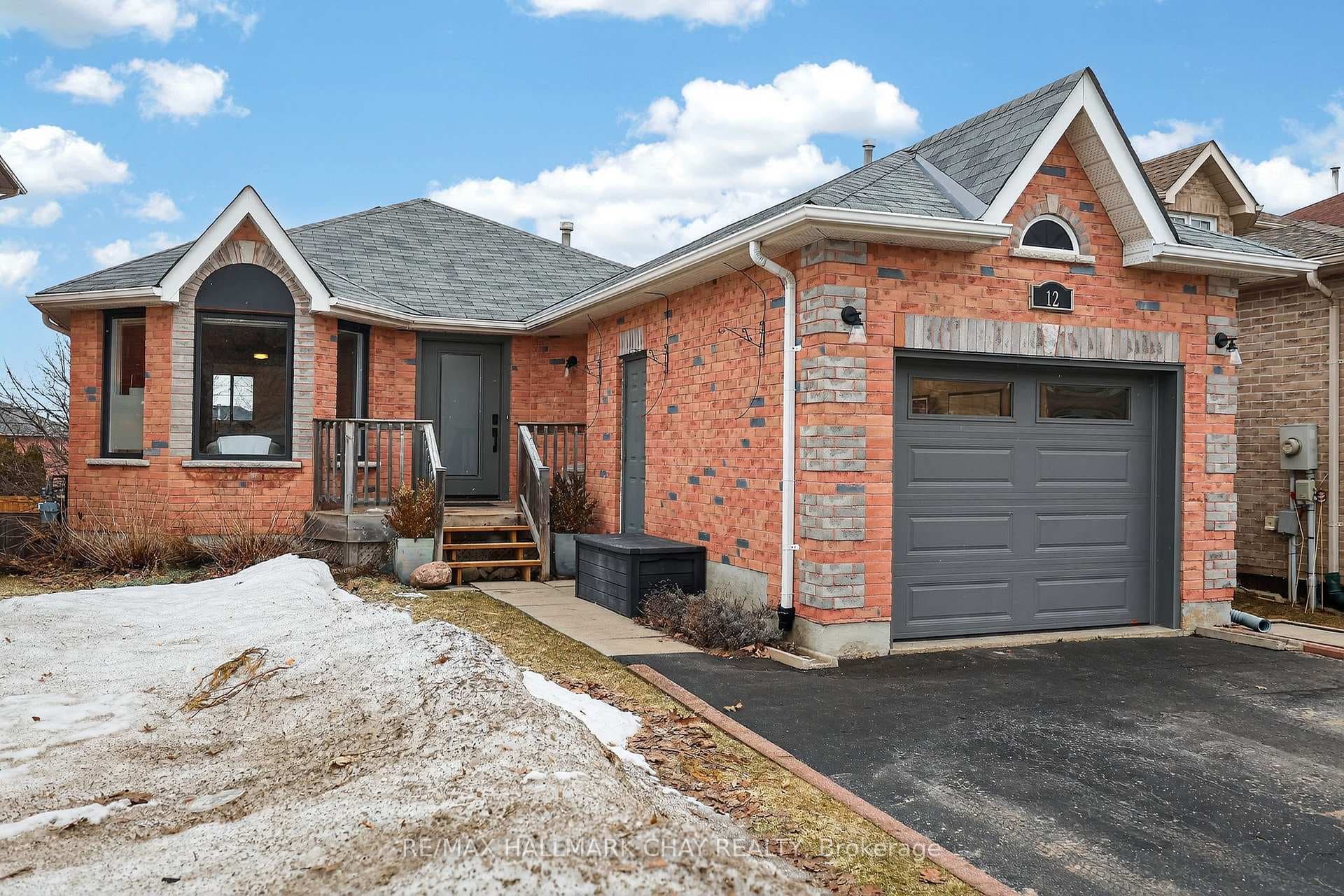 12 Dunnett Drive photo 1