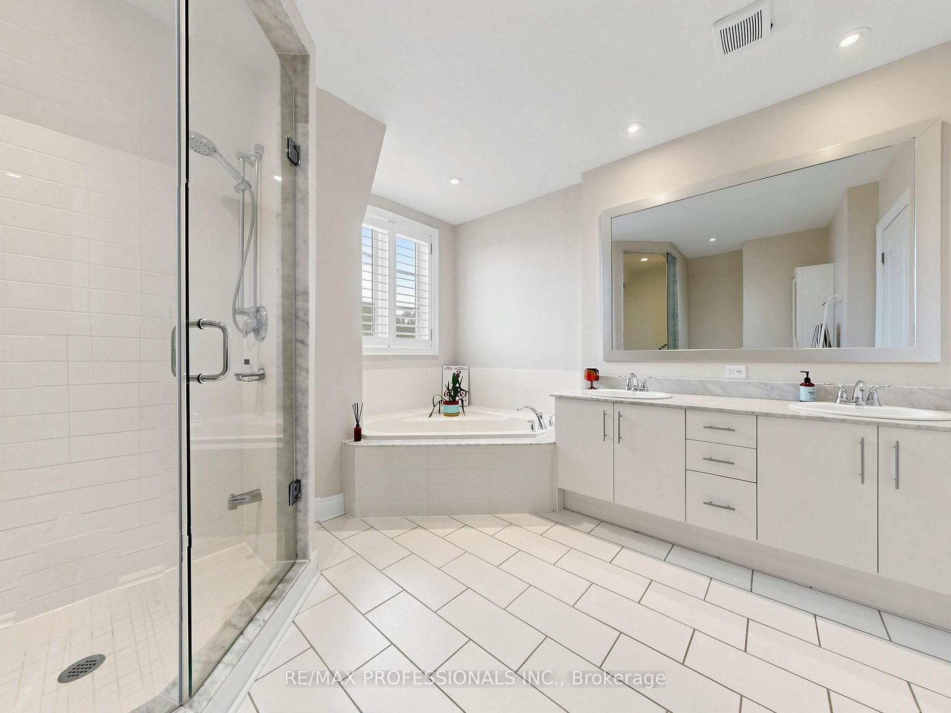 Third Floor - Primary Bath