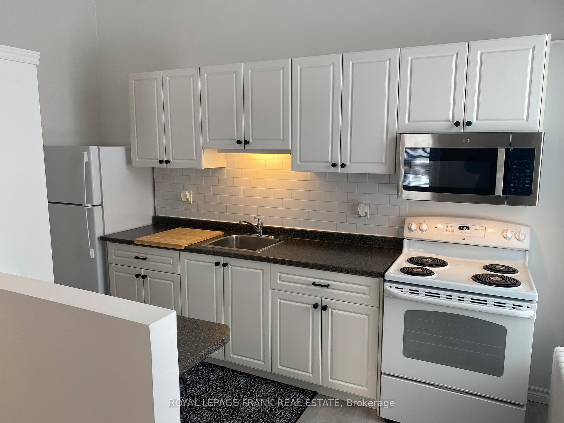 859 Dundas Street Unit 2 photo 4