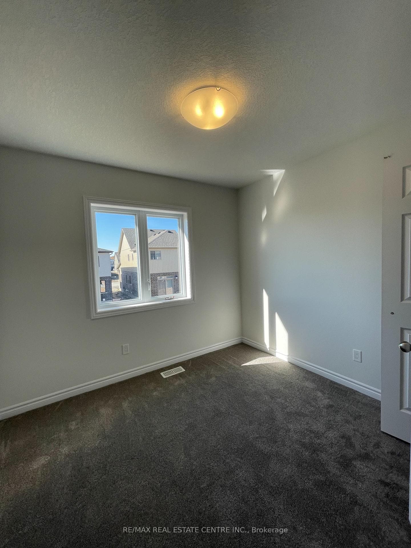 3138 Turner Crescent photo 17