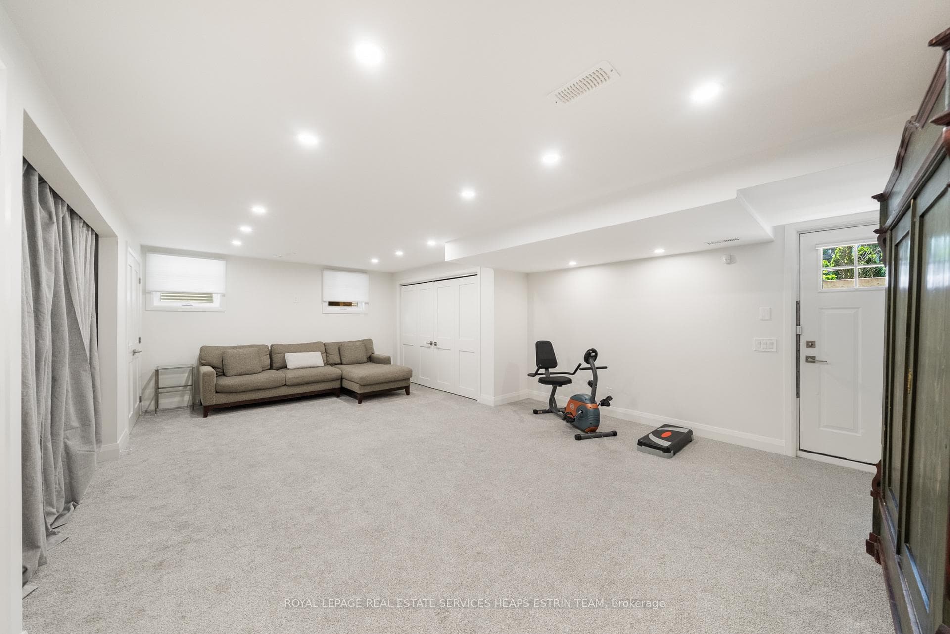 565 Deloraine Avenue photo 39
