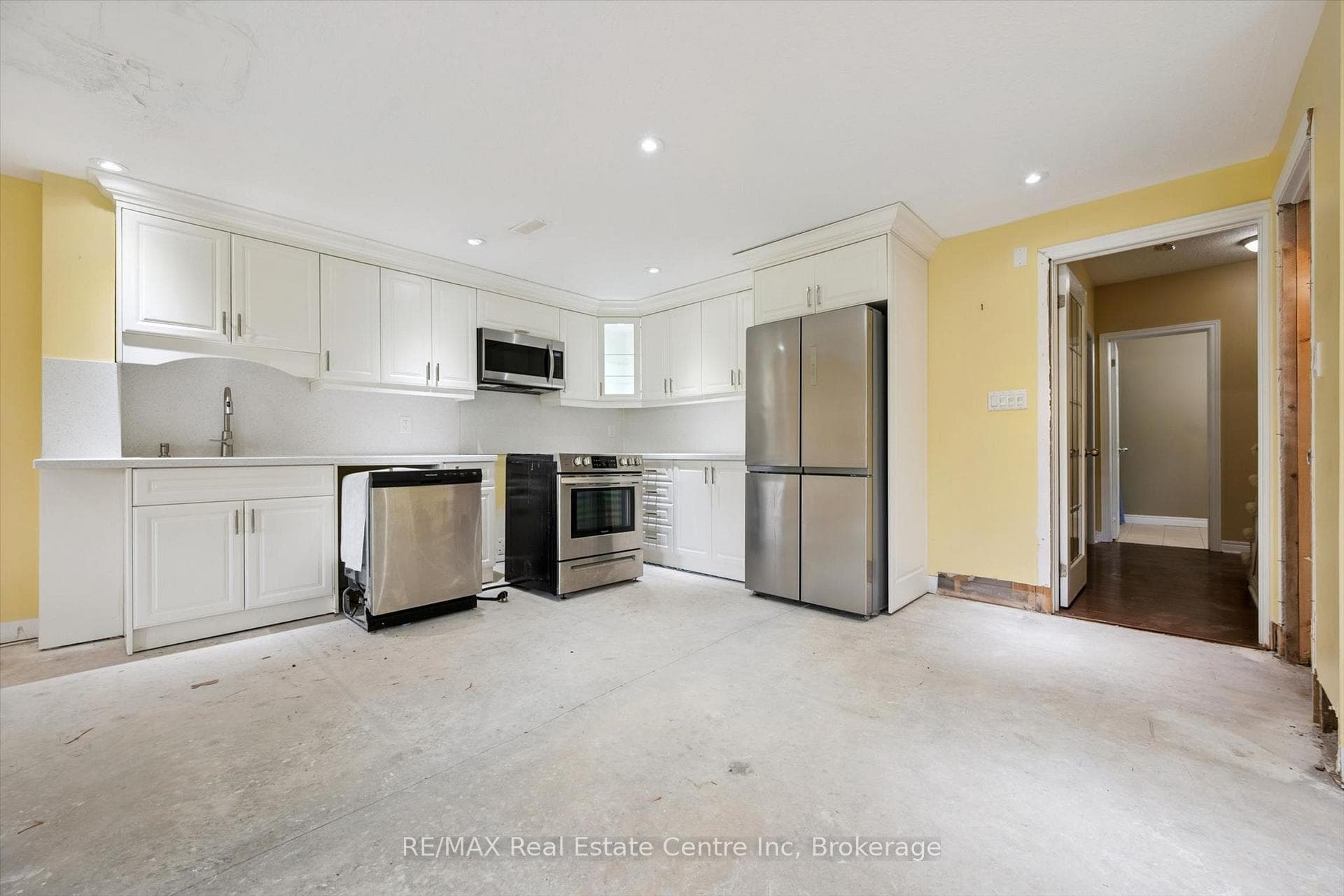 164 MacLennan Street photo 34