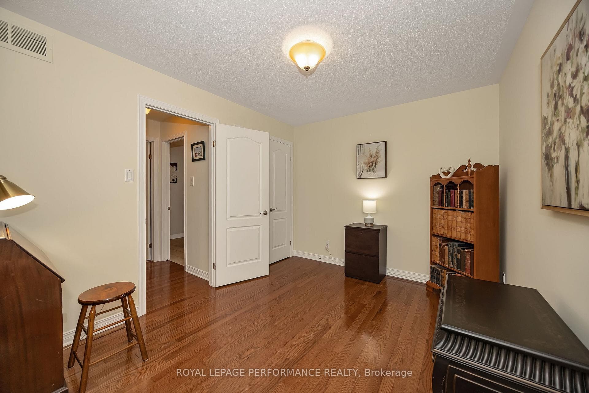 49 Peregrine Crescent photo 19
