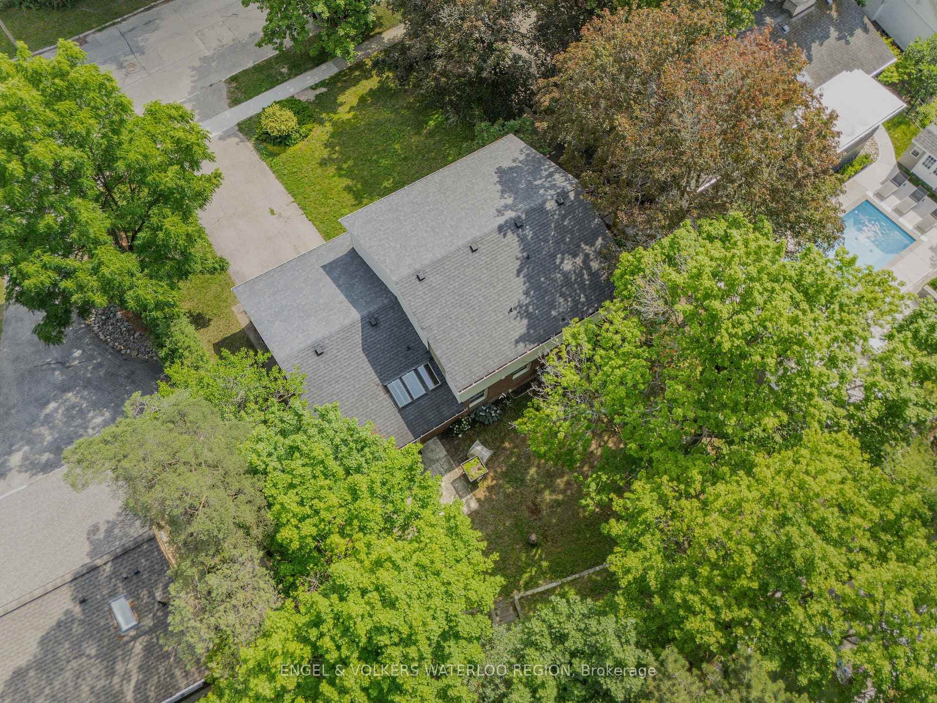 256 Shakespeare Drive photo 46