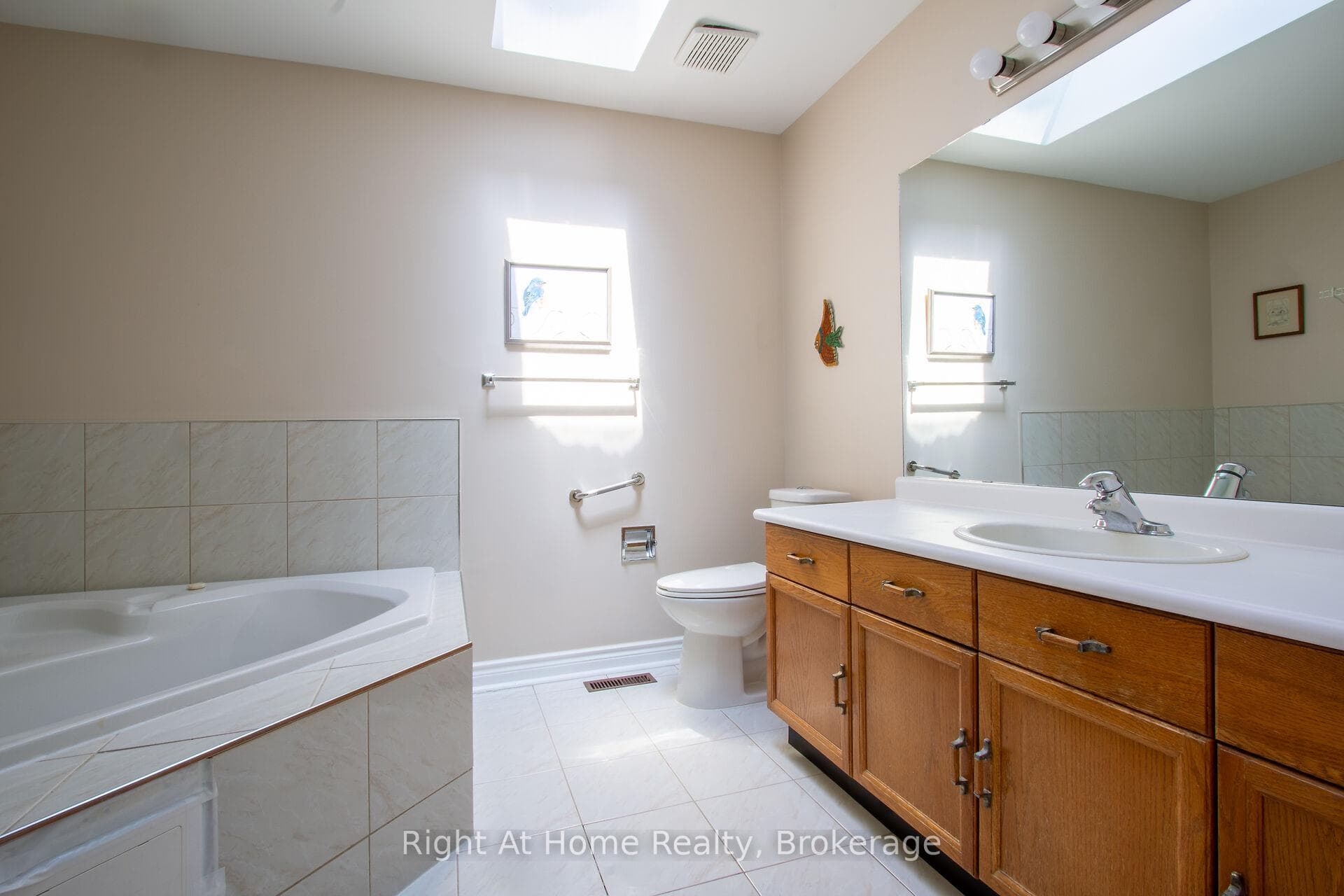 2019 Brays Lane photo 20