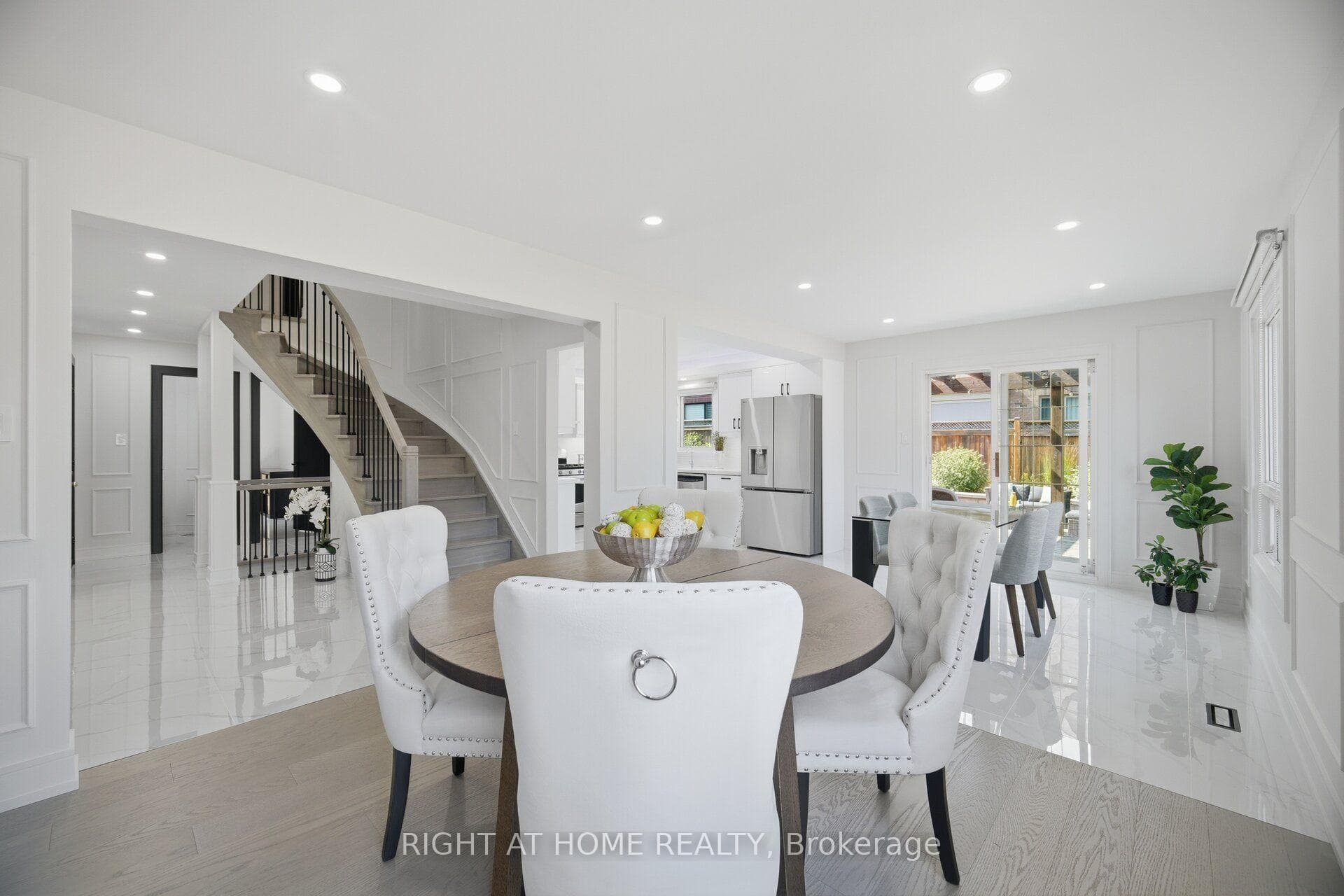 4 Simmons Crescent photo 8