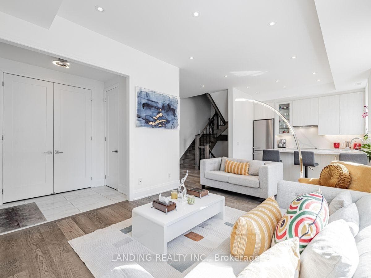 17 Greenbriar Road Unit 1 photo 2