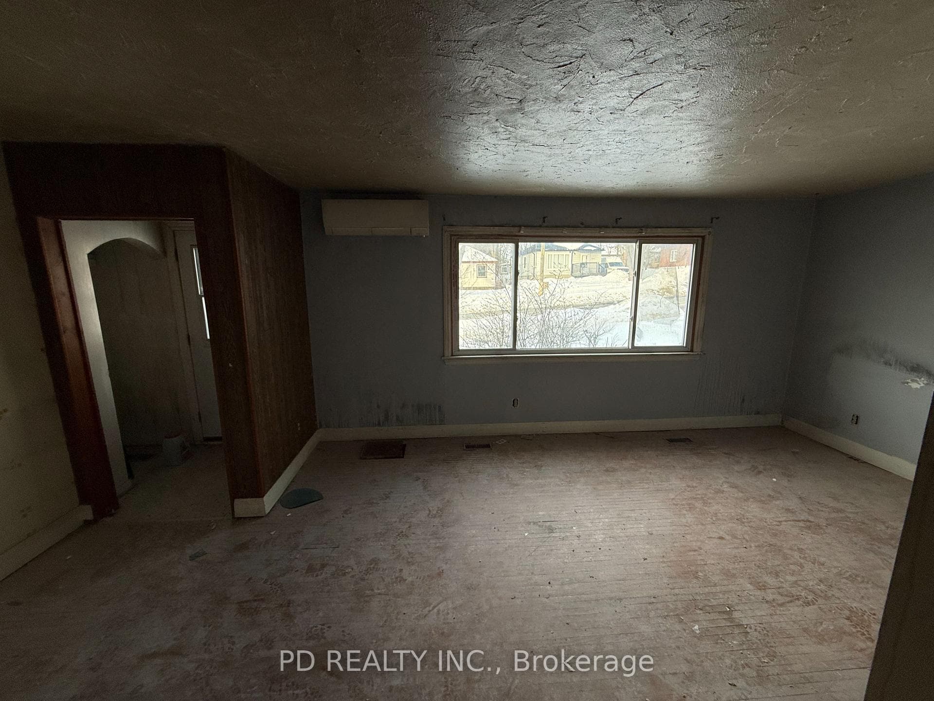 1028 Western Avenue photo 3