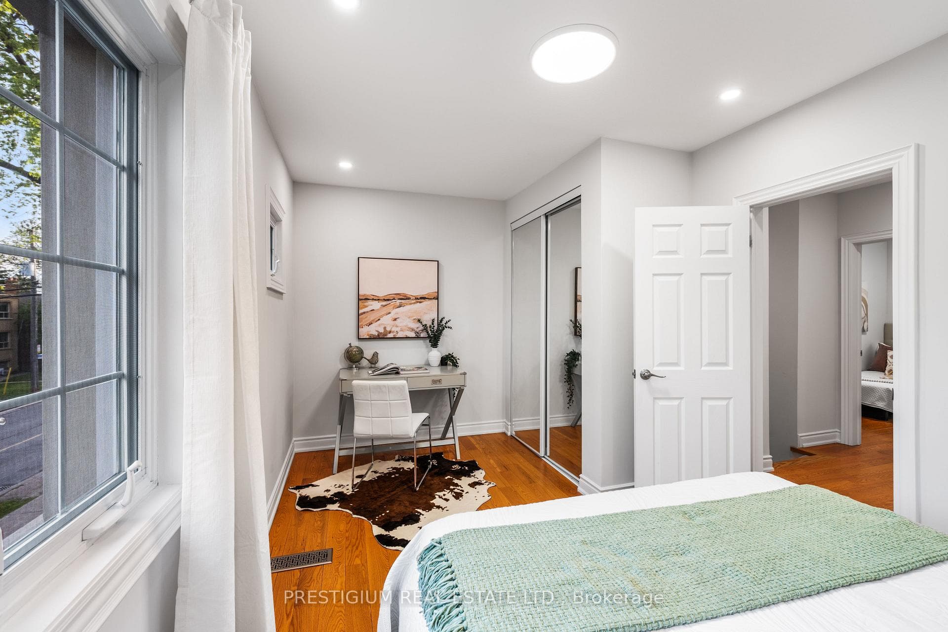 556 Davisville Avenue photo 25