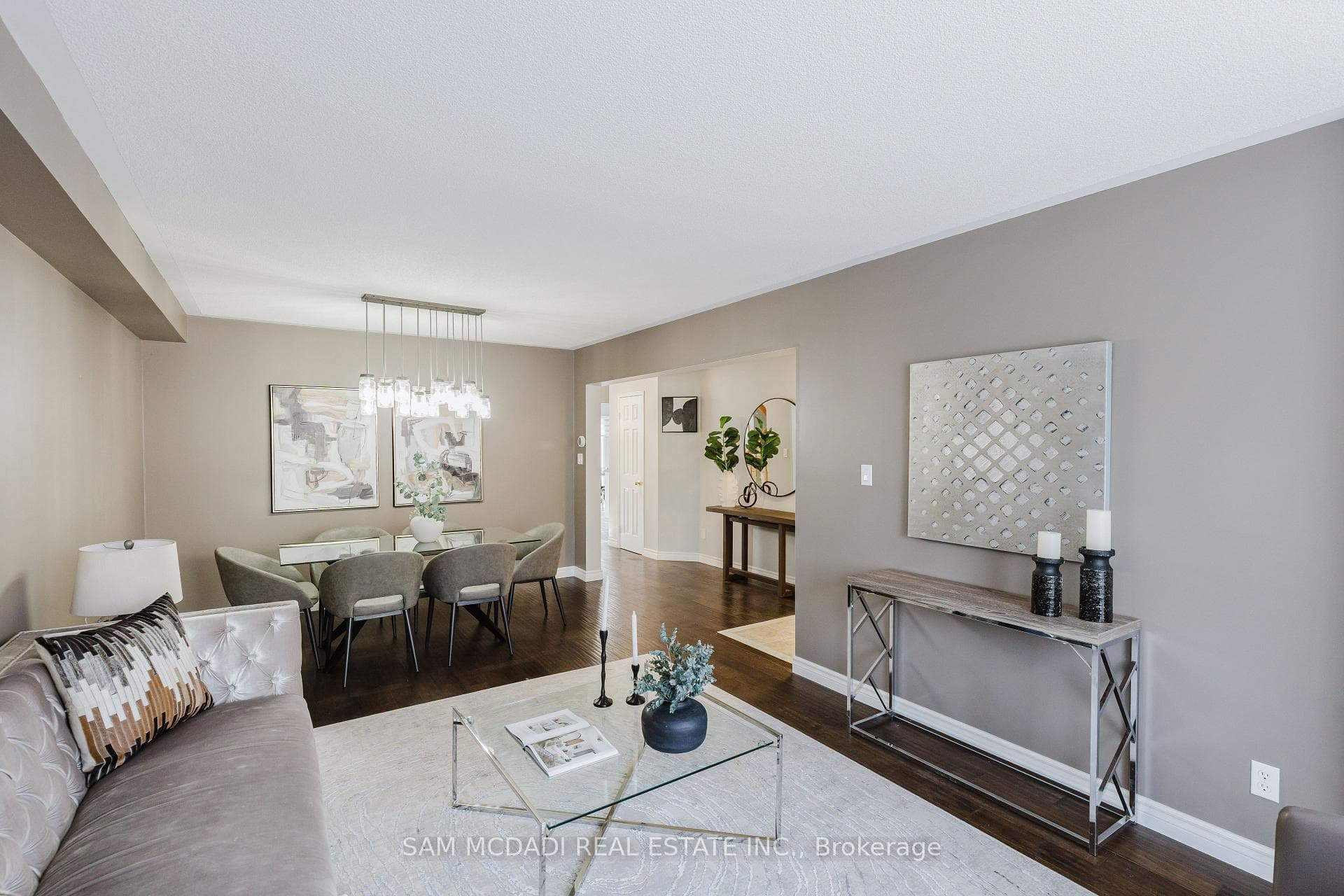1190 Fox Crescent photo 9