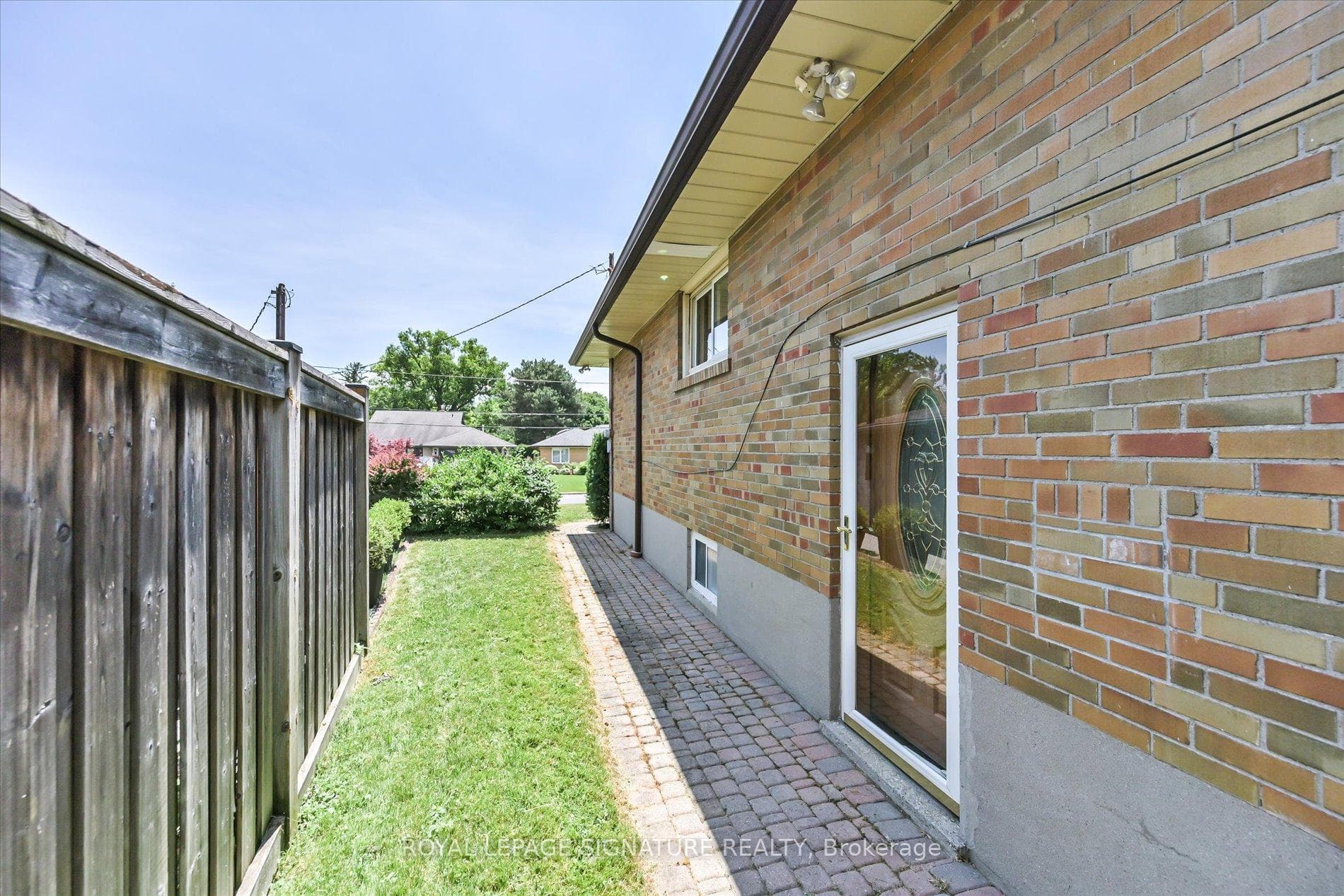 Separate entrance to lower level