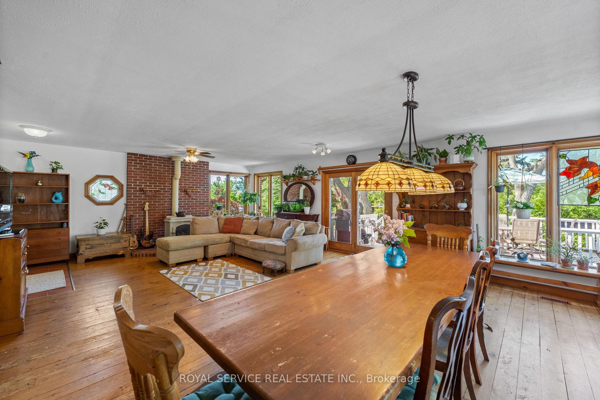 664 Hayden Crescent photo 7