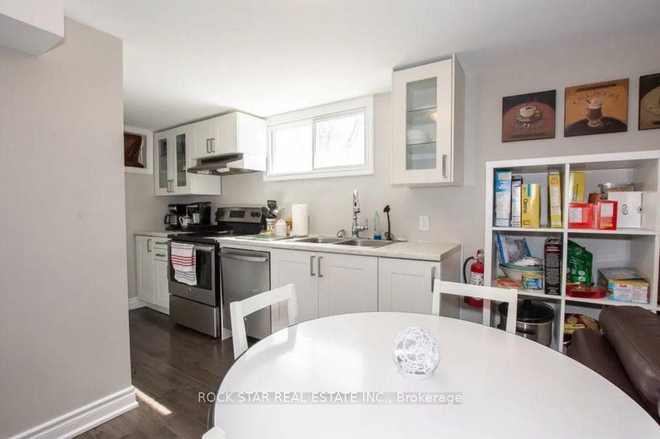 17 Ridgeview Avenue Unit Lower photo 14