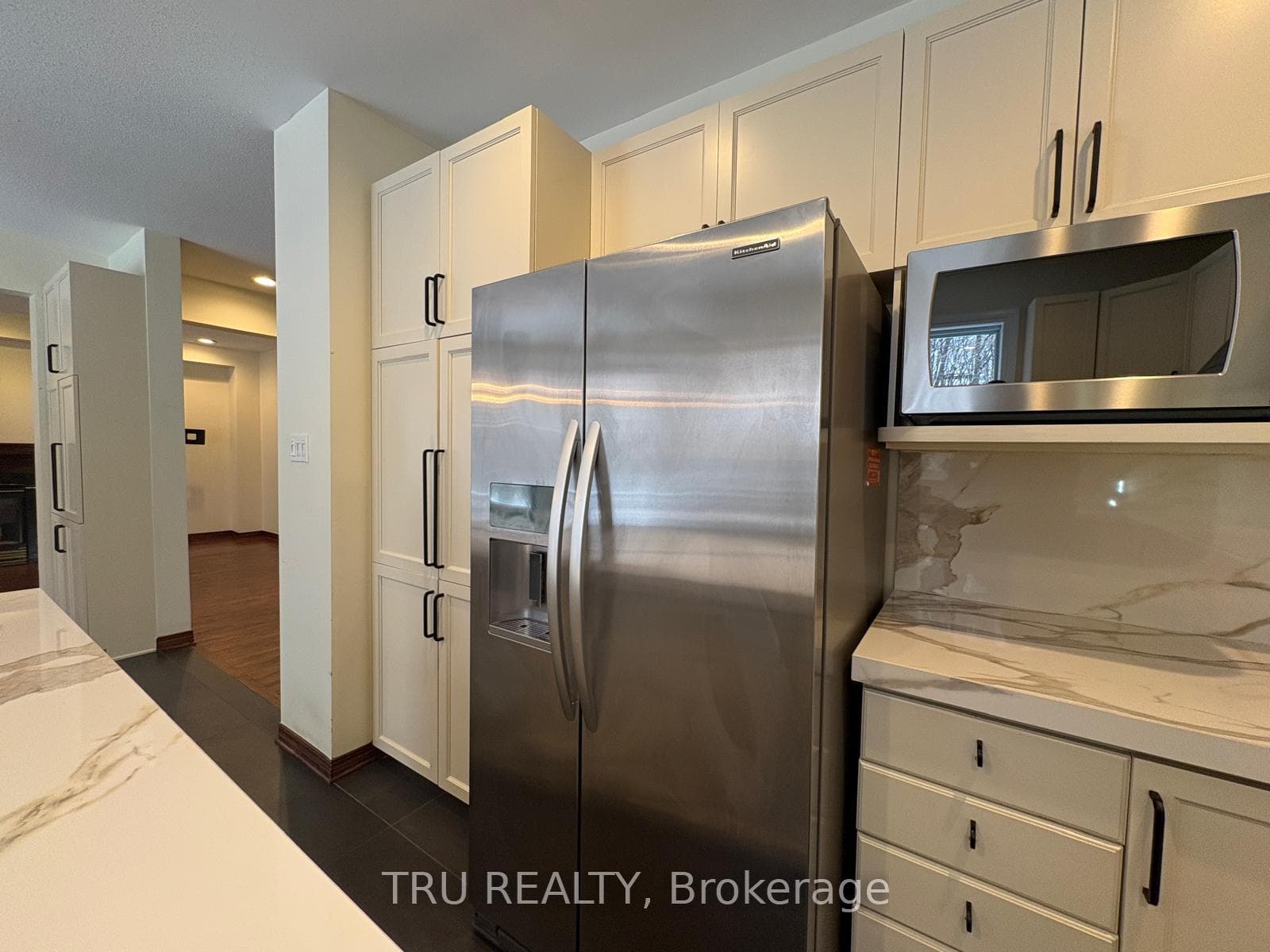 High-End Appliances -Granite countertop
