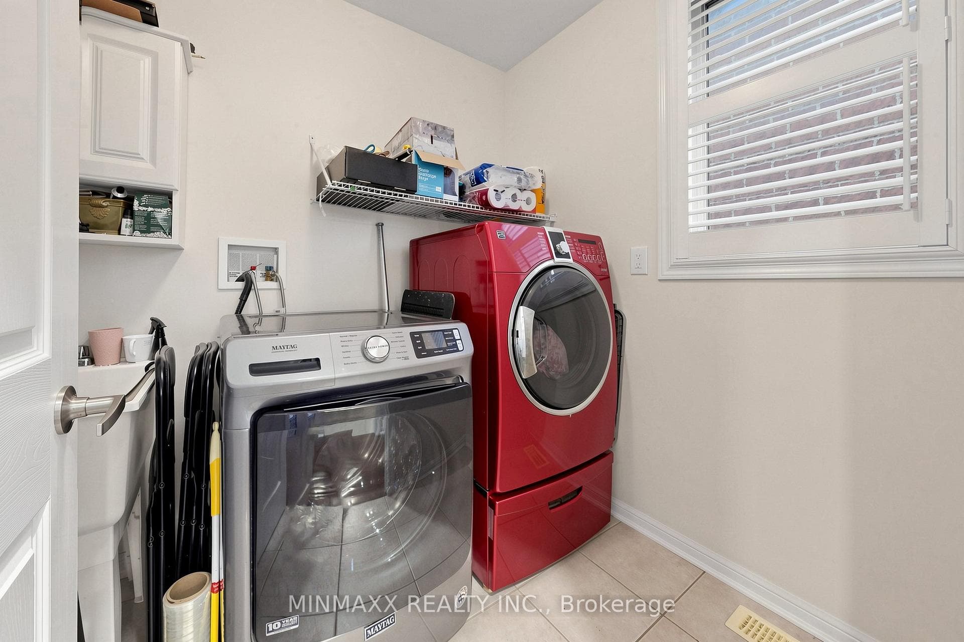 916 Minchin Way photo 21