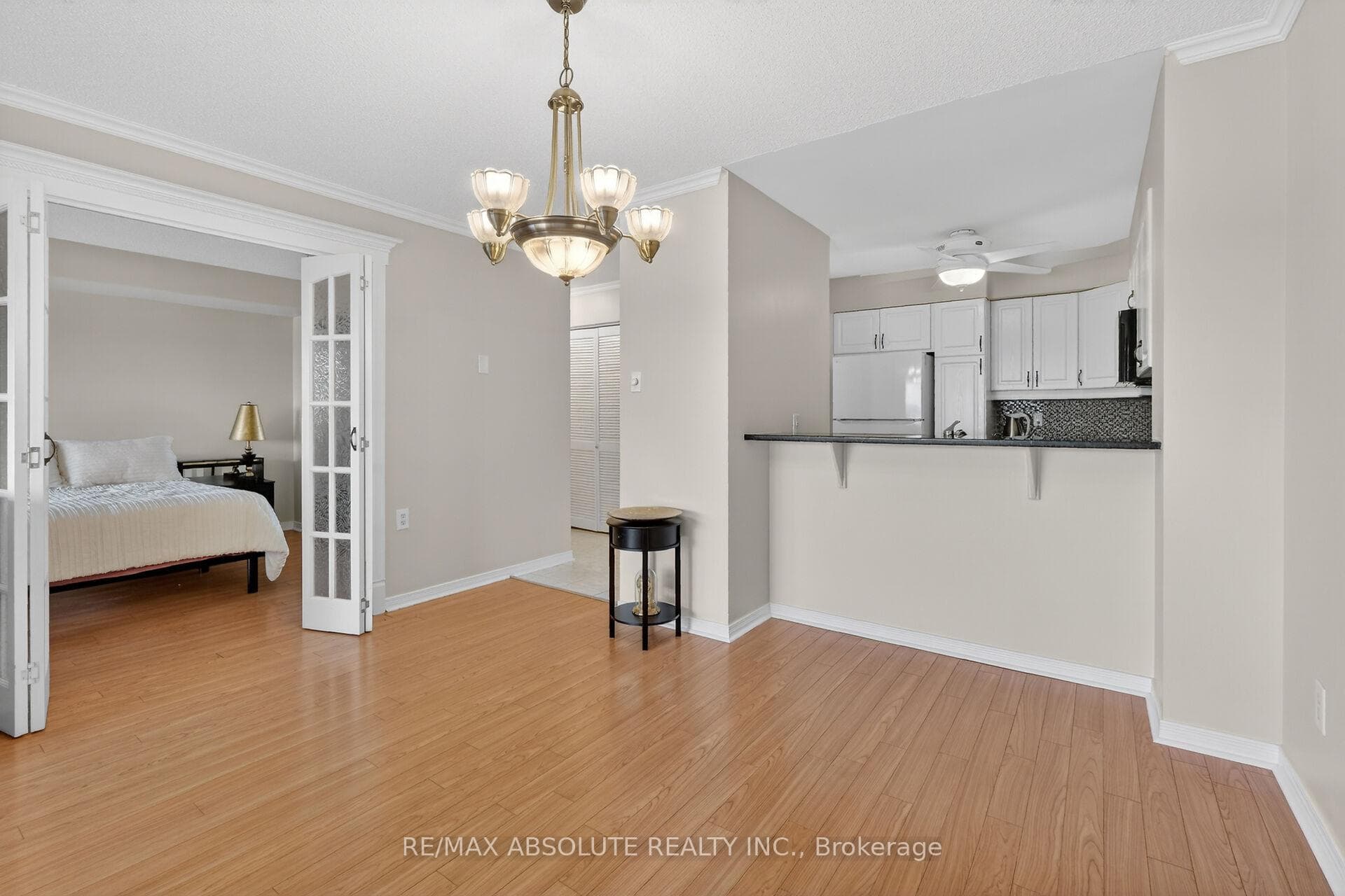 545 St Laurent Boulevard Unit 806 photo 14