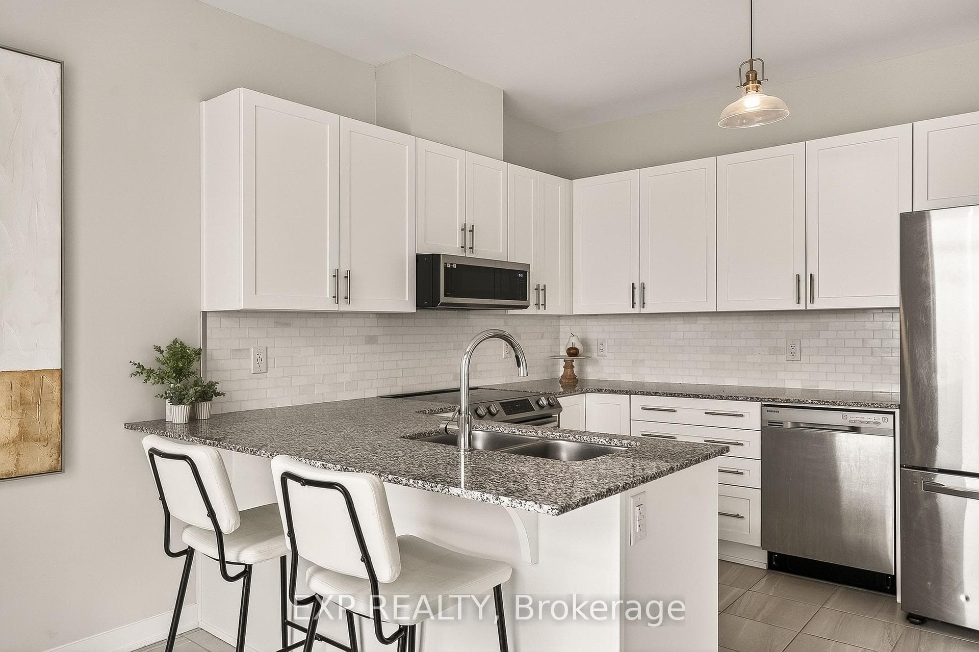 909 Lesage Way photo 16