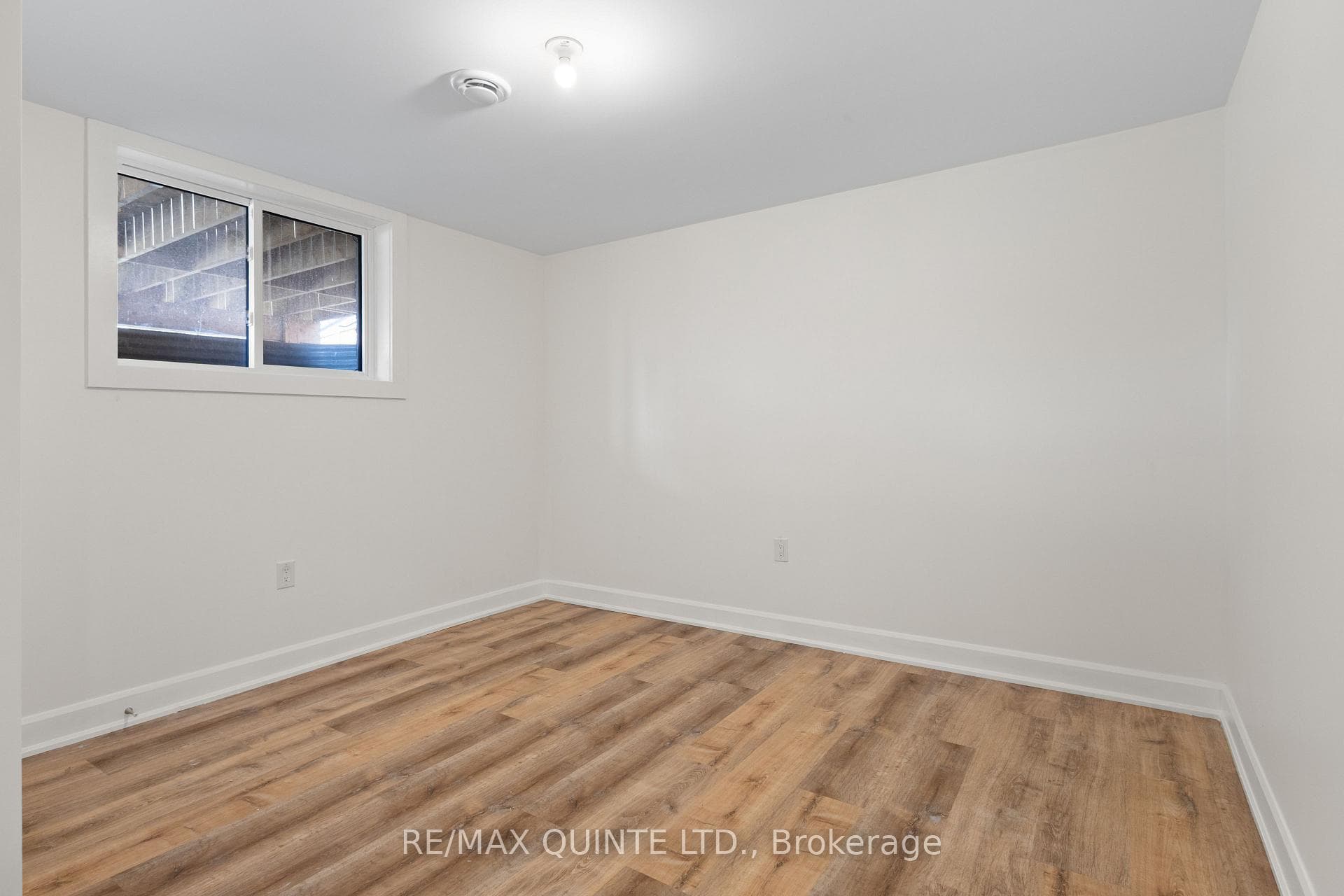84 Dewal Place photo 45