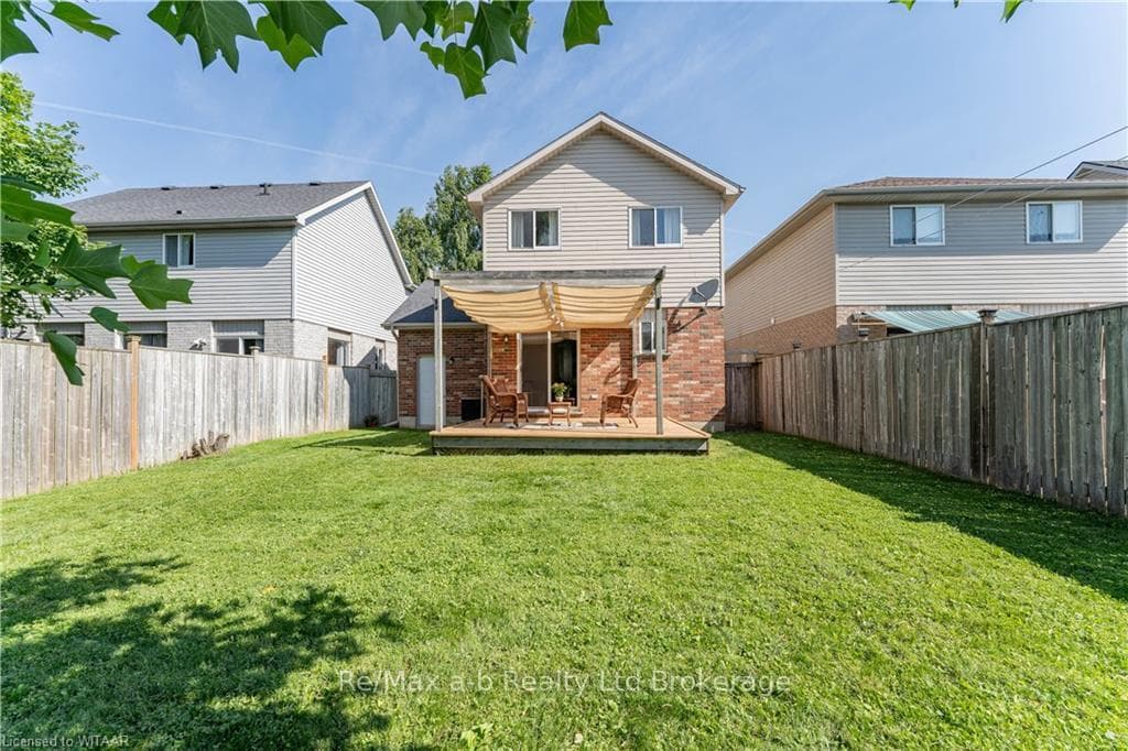 15 TRILLIUM Drive photo 32