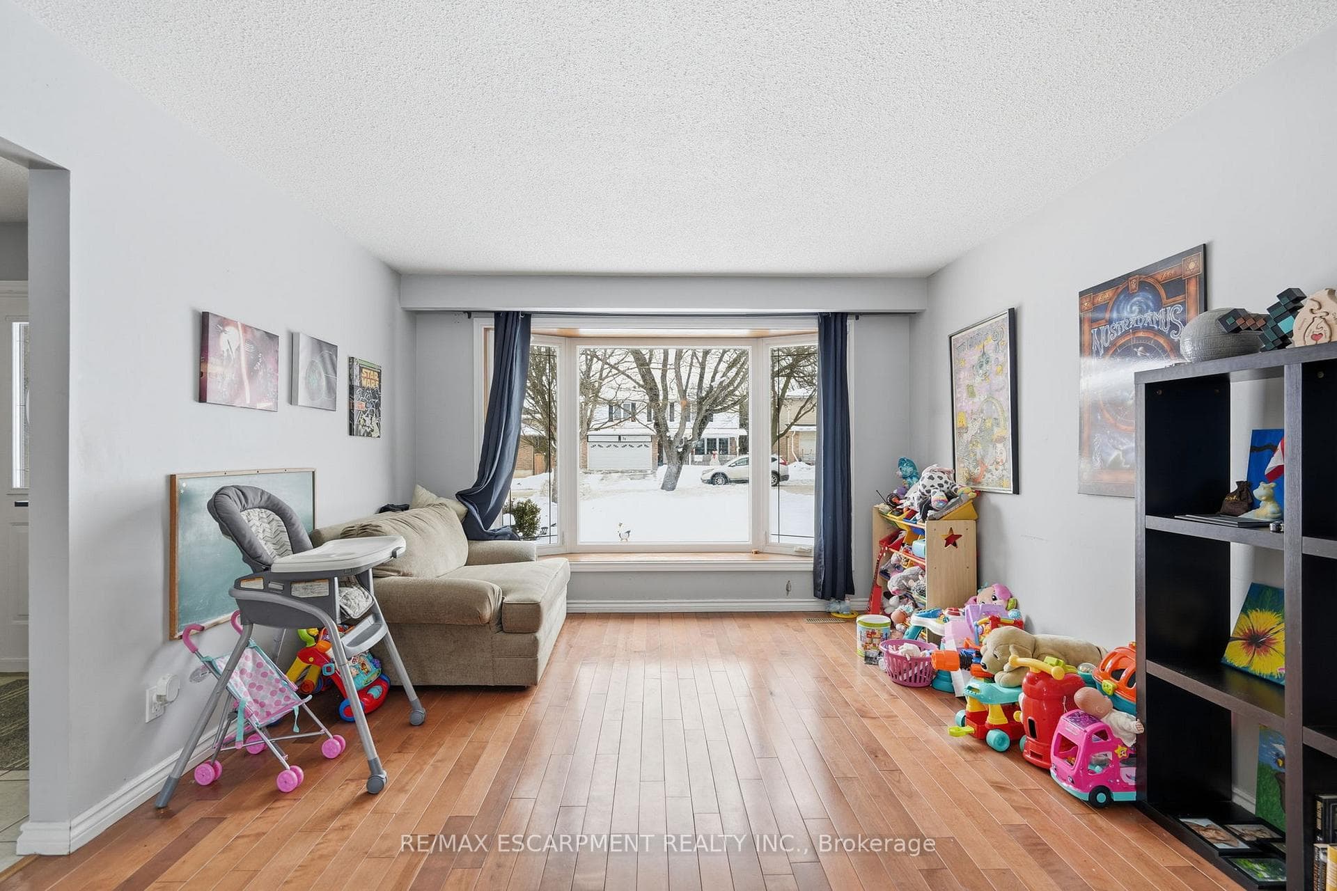 17 Strawberry Lane photo 3