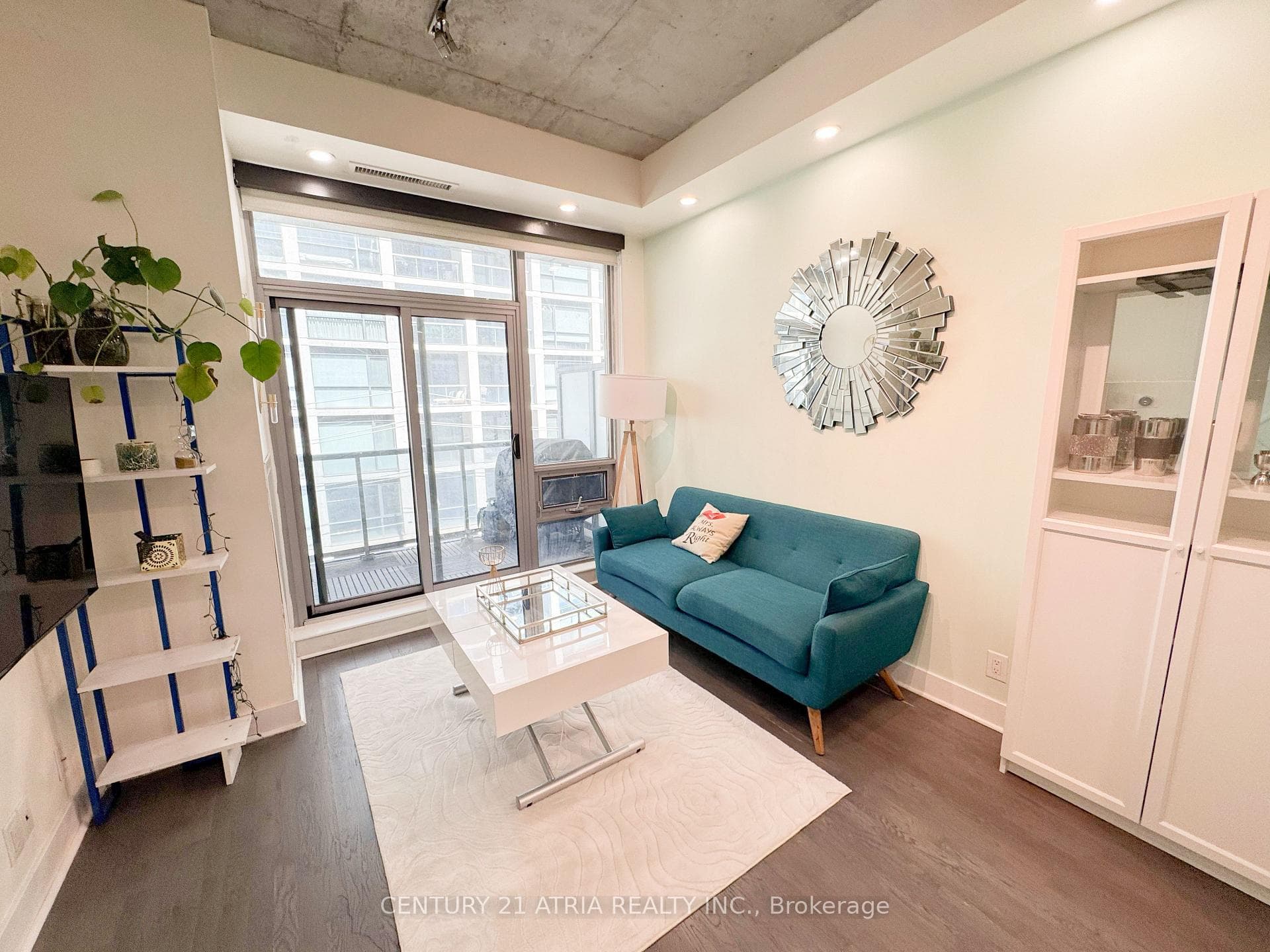 399 Adelaide Street Unit 417 photo 1