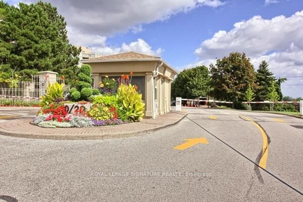 20 Guildwood Parkway Unit 1402 photo 2